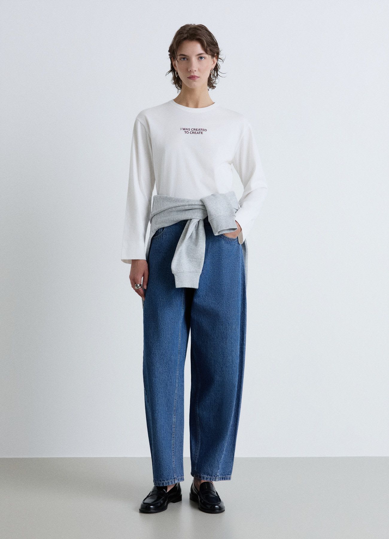 T-shirt a maniche lunghe con ricamo e scritta
