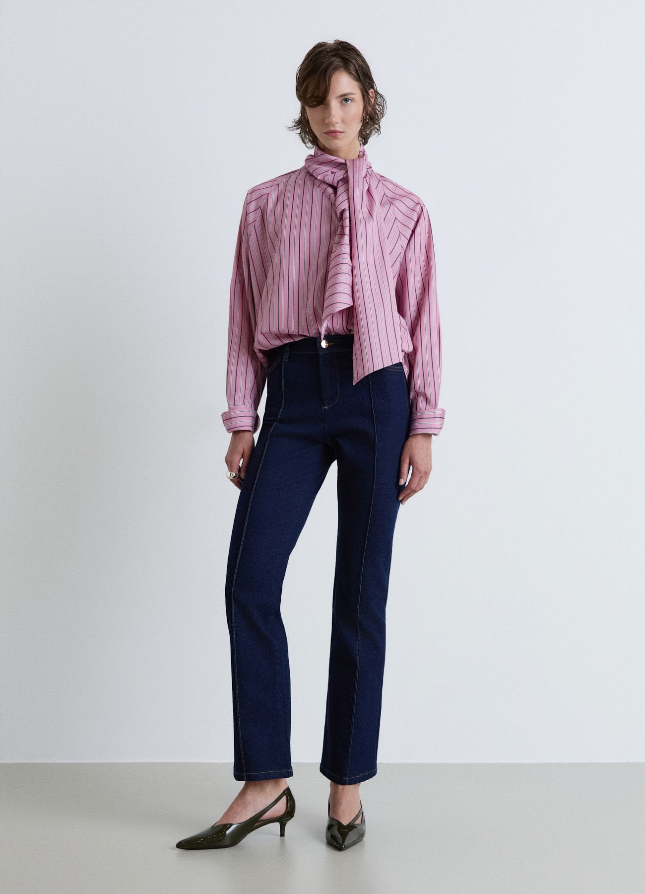 Jeans flare con nervature
