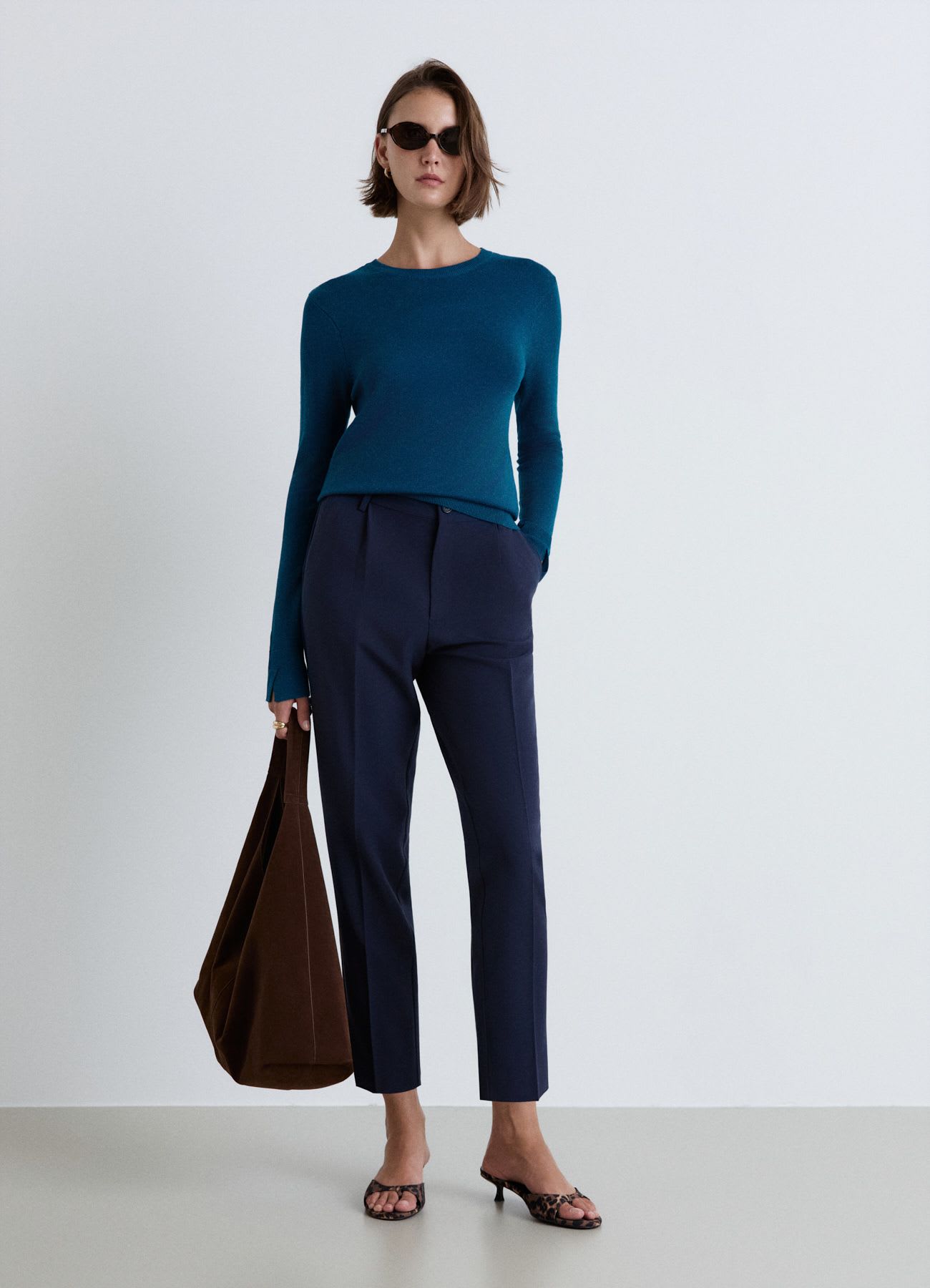 Pantaloni con pinces e vita elasticizzata