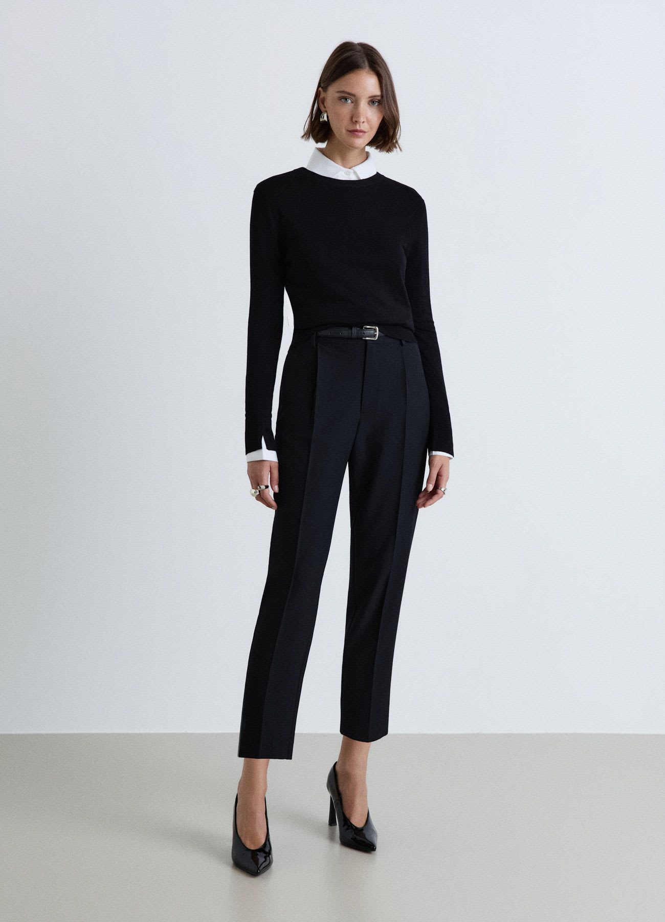 Pantaloni con pinces e vita elasticizzata