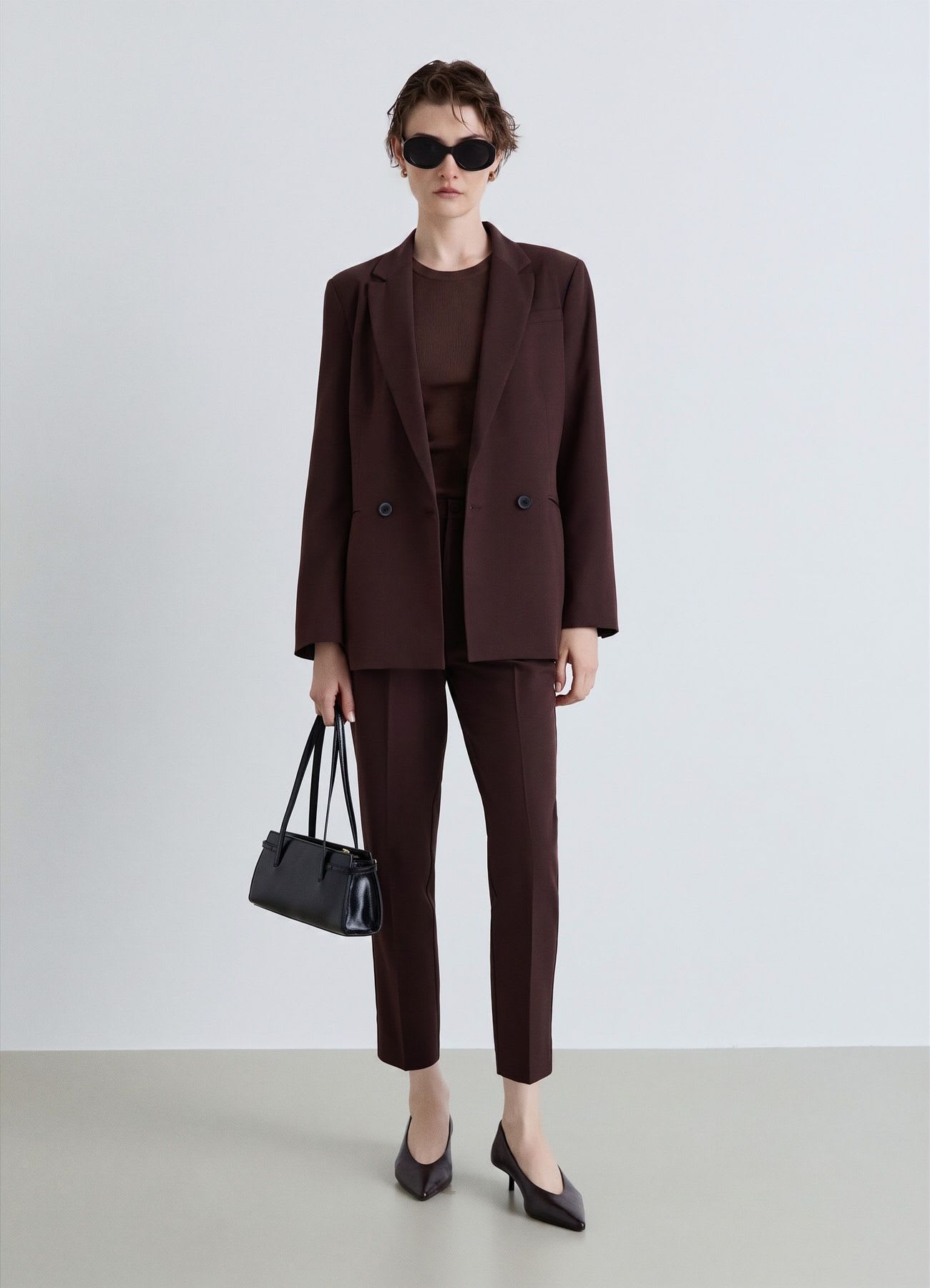 Pantaloni con pinces e vita elasticizzata