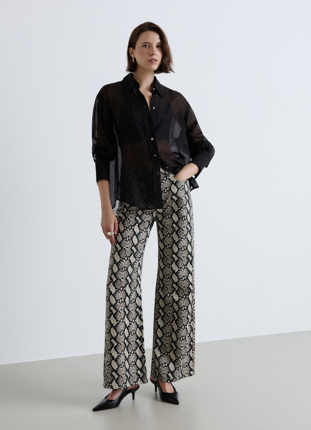 Pantaloni wide leg con stampa pitonata