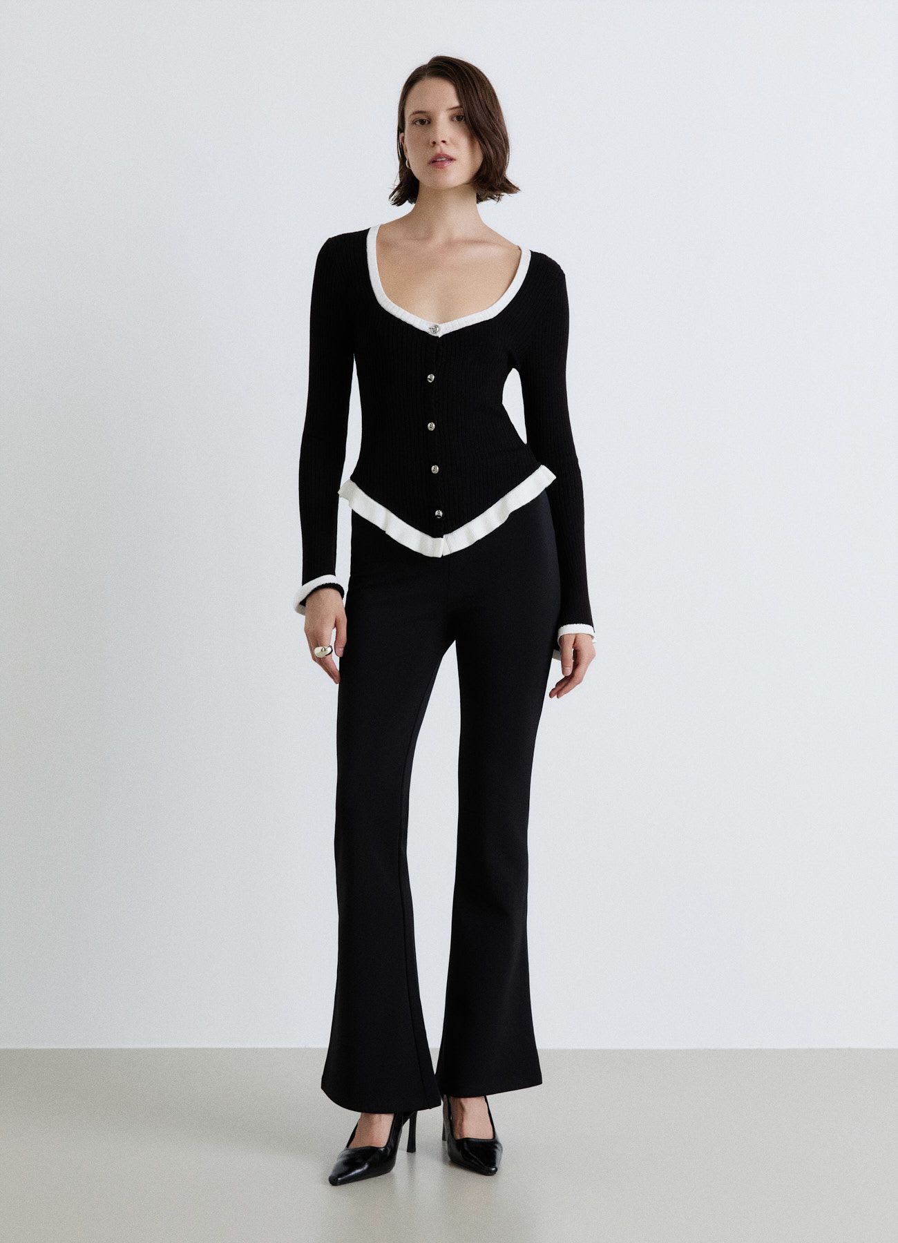 Cardigan con bordi a contrasto e rouche