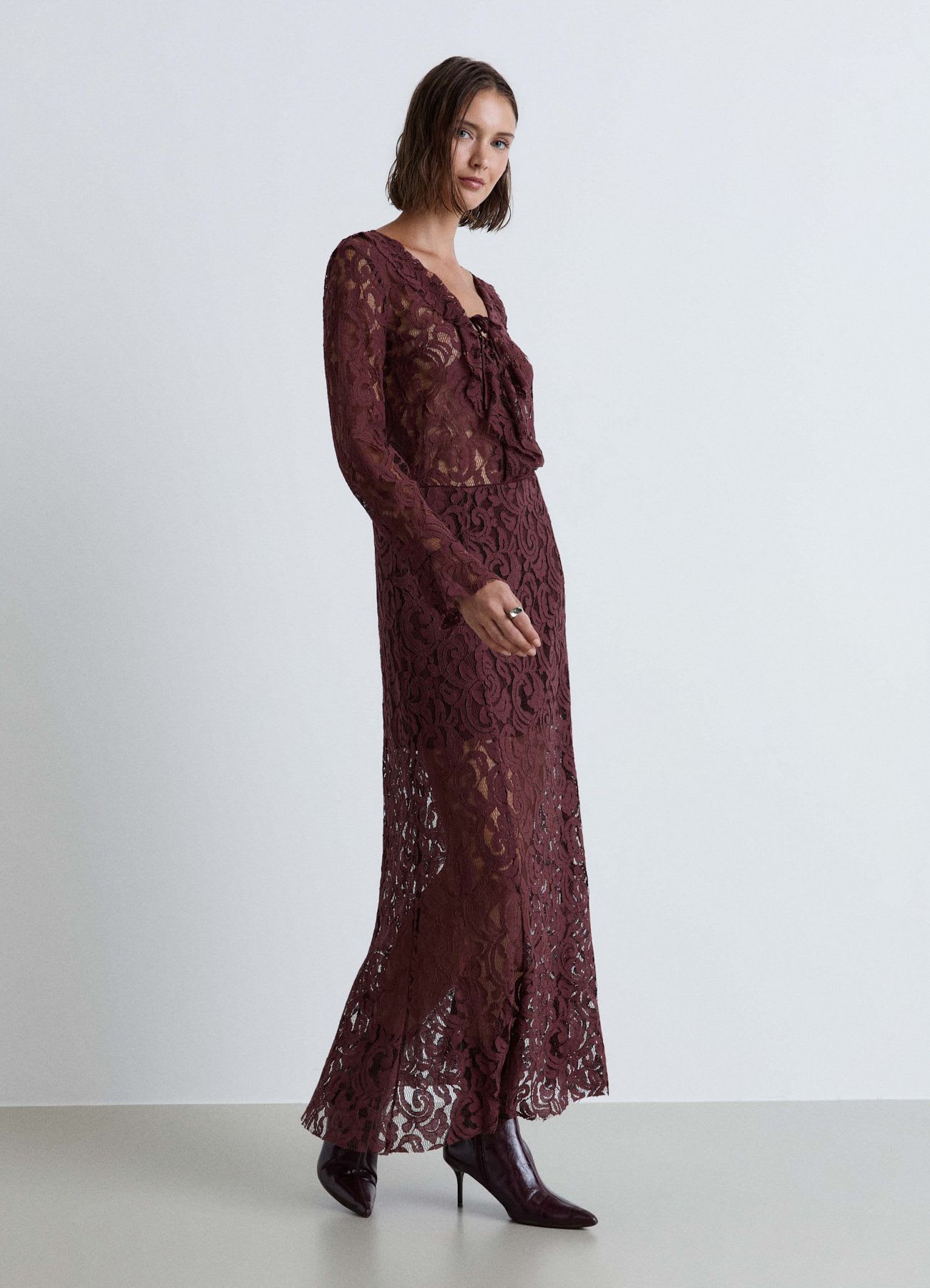 Blusa in pizzo con ruches e laccetto
