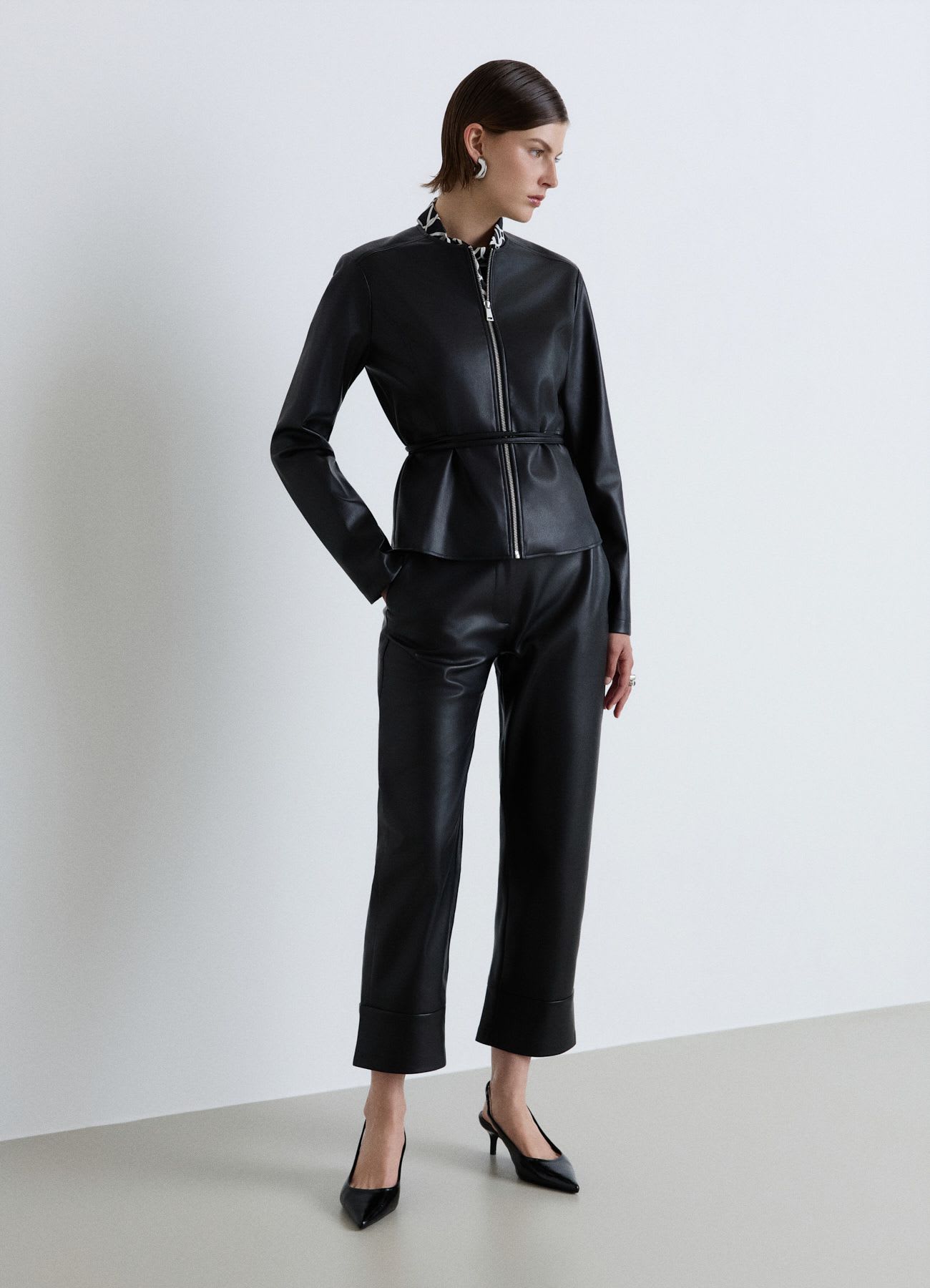 Giacca con zip e cintura in vita