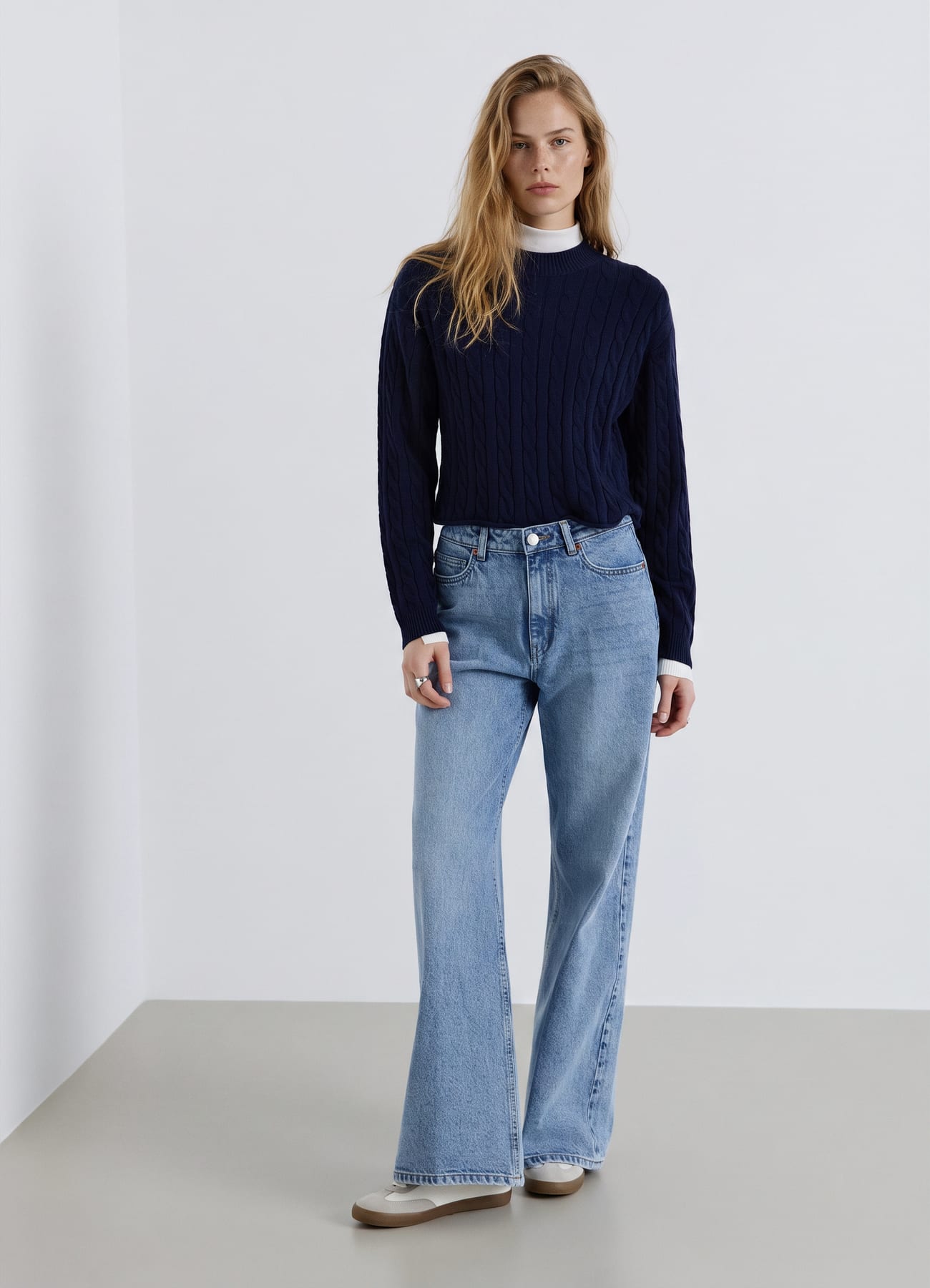 Maglia crop a trecce girocollo