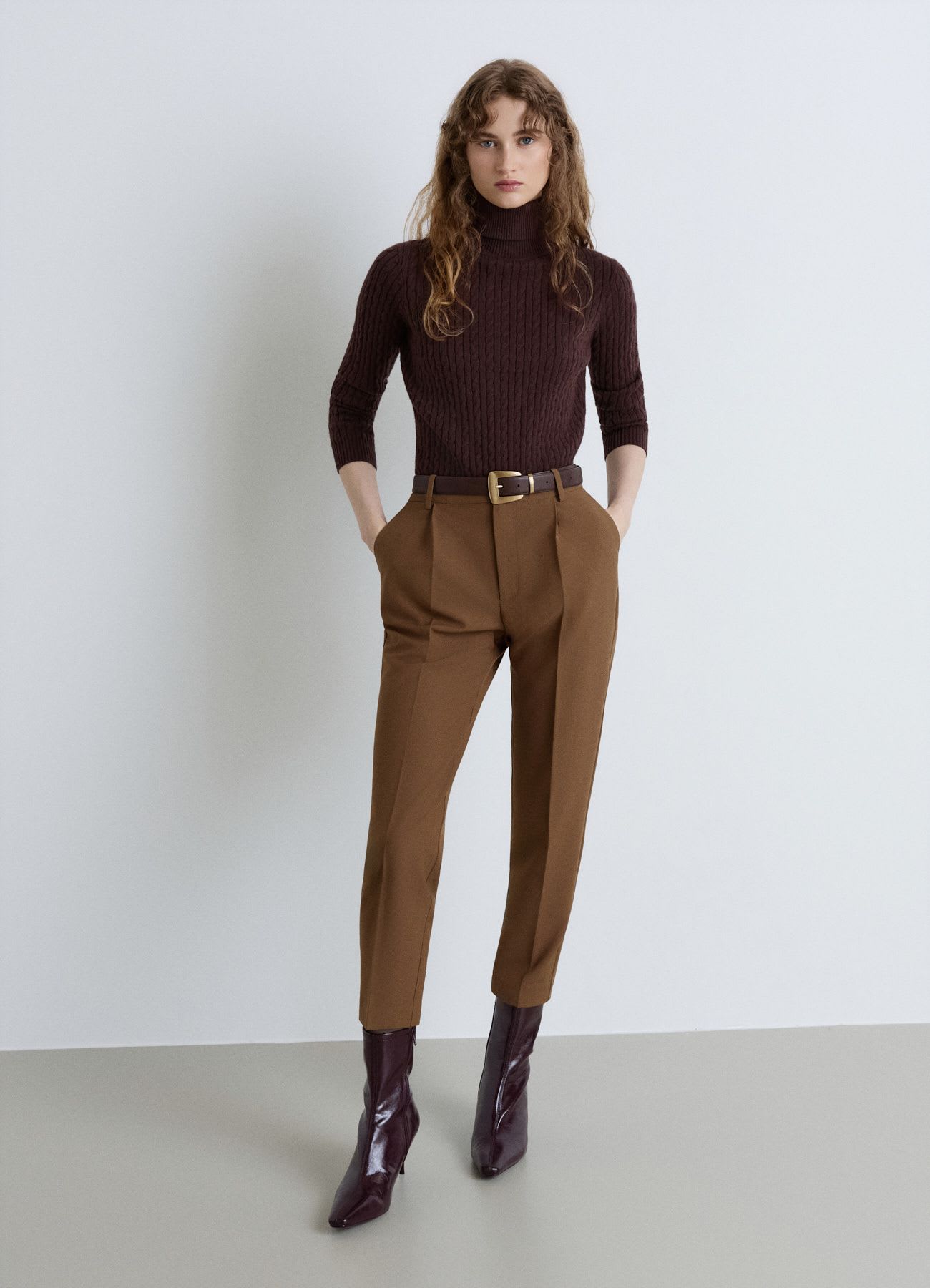 Maglione dolcevita a trecce