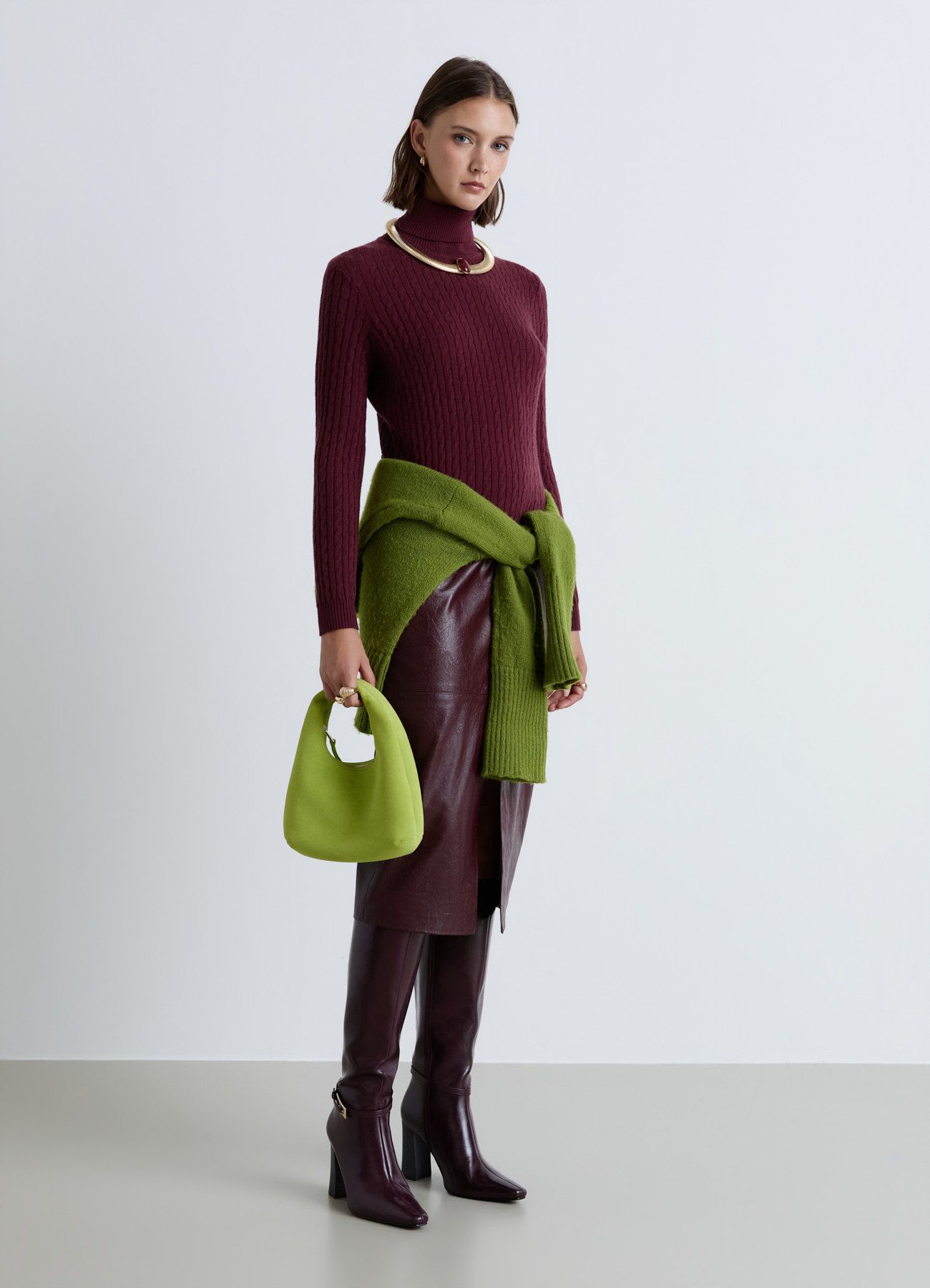 Maglione dolcevita a trecce