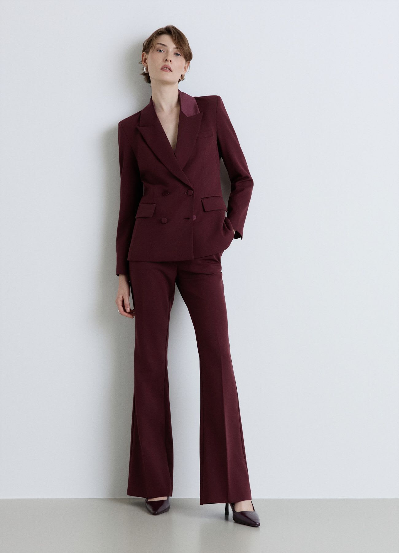 Giacca doppiopetto simil satin con revers in raso