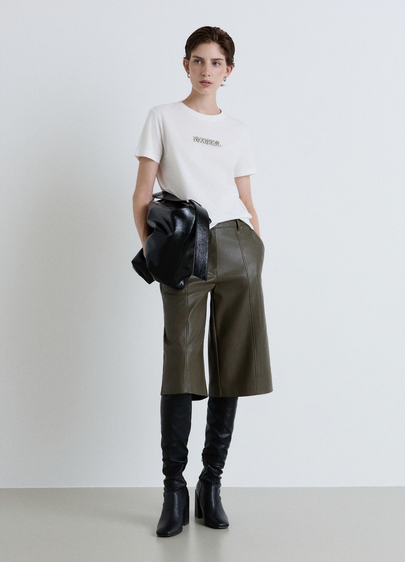 T-shirt con applicazione strass