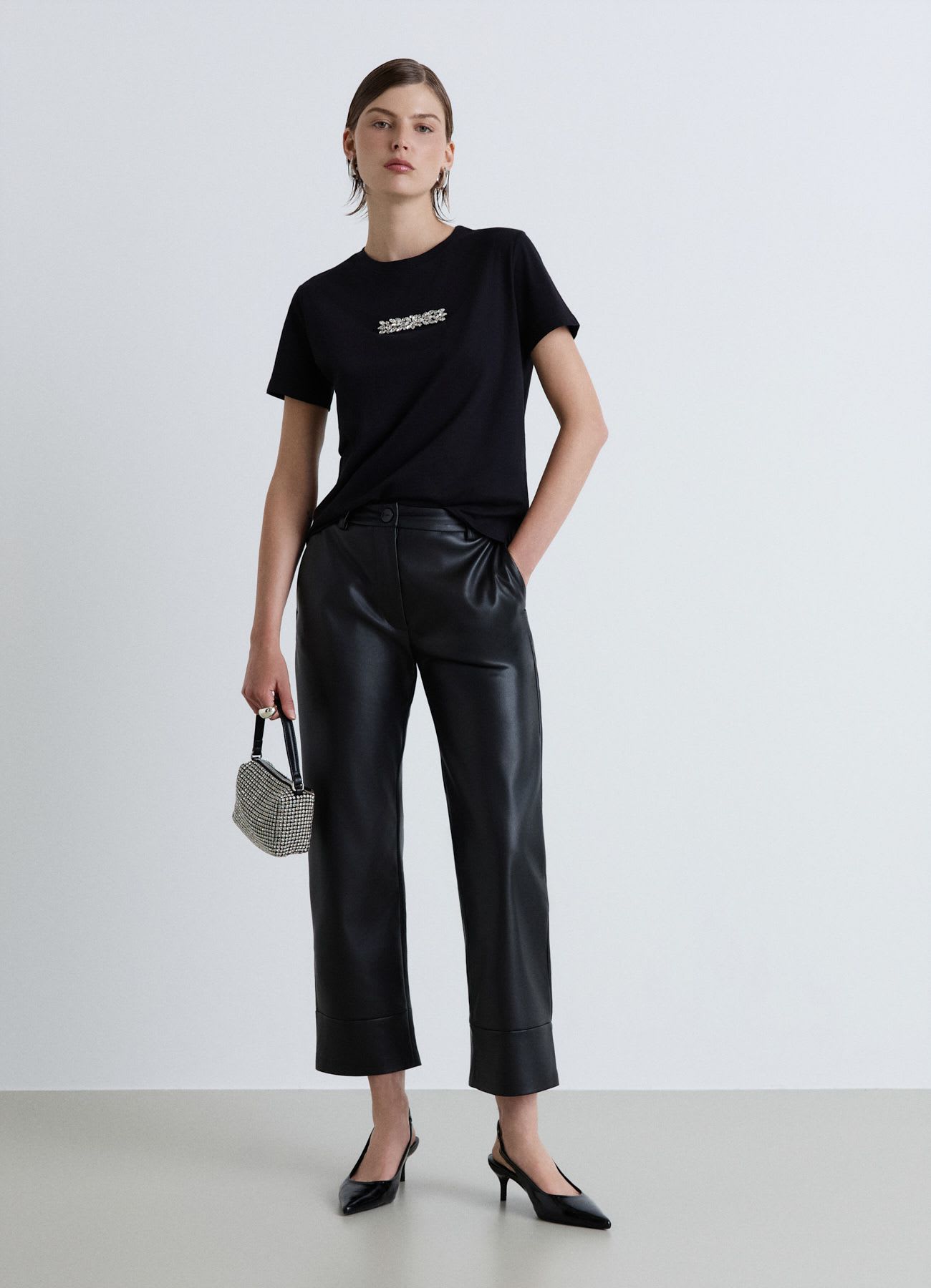 T-shirt con applicazione strass
