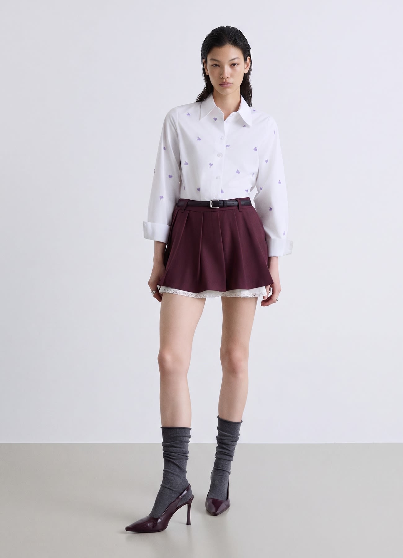 Shorts a pieghe con bordo in pizzo
