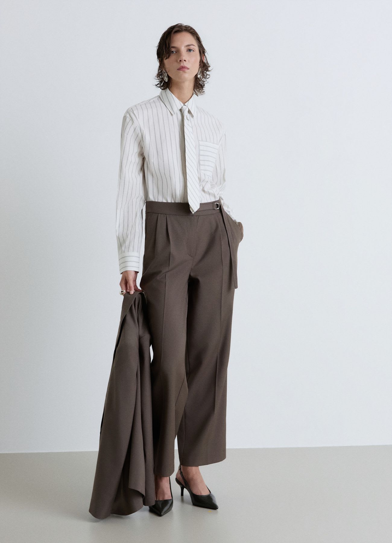 Camicia a righe con cravatta