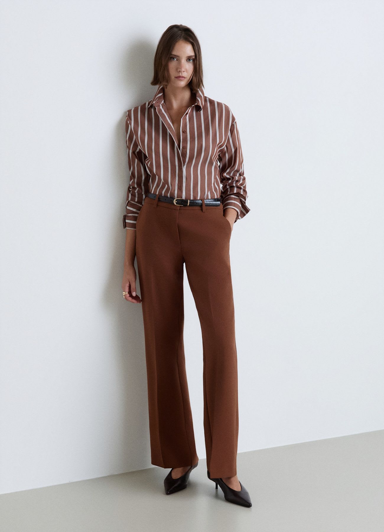 Camicia a righe con maniche lunghe