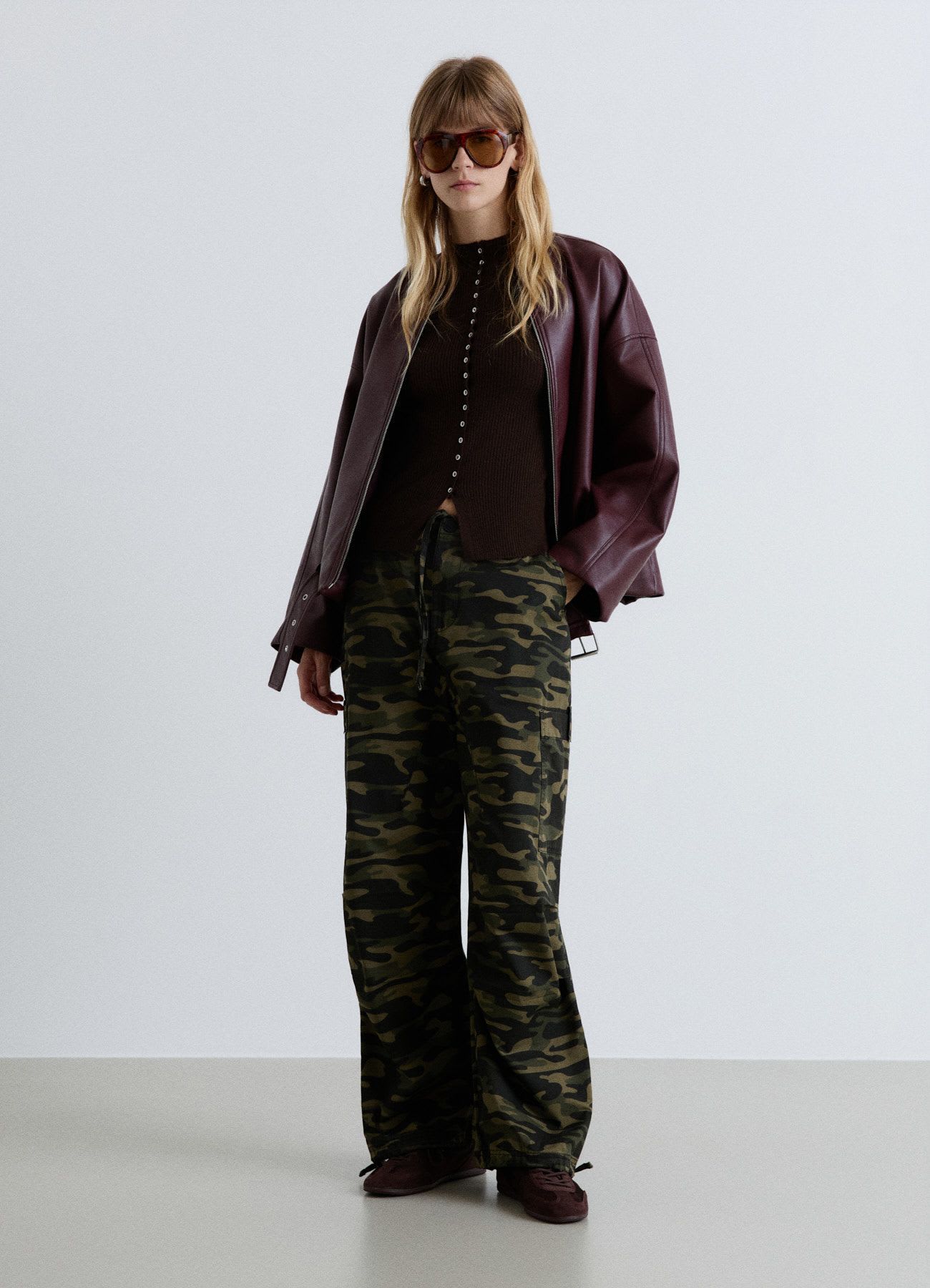Pantaloni cargo con stampa camouflage e coulisse