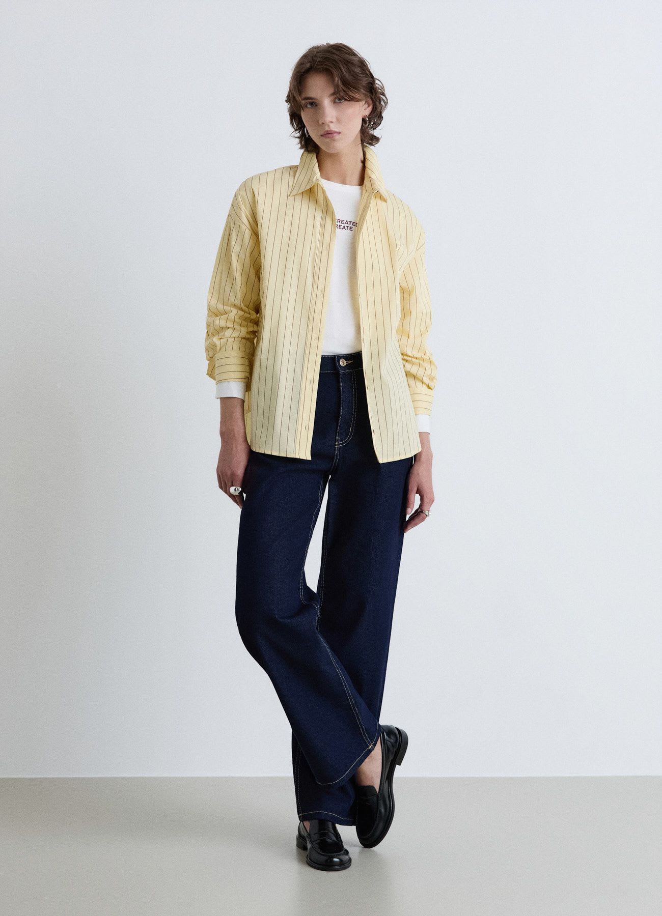 Camicia a righe sottili con colletto classico