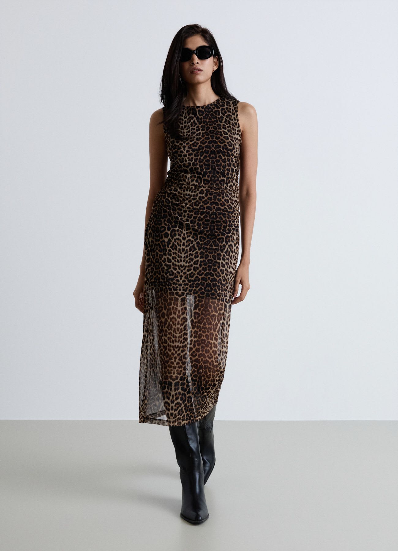 Abito lungo animalier con arricciature laterali