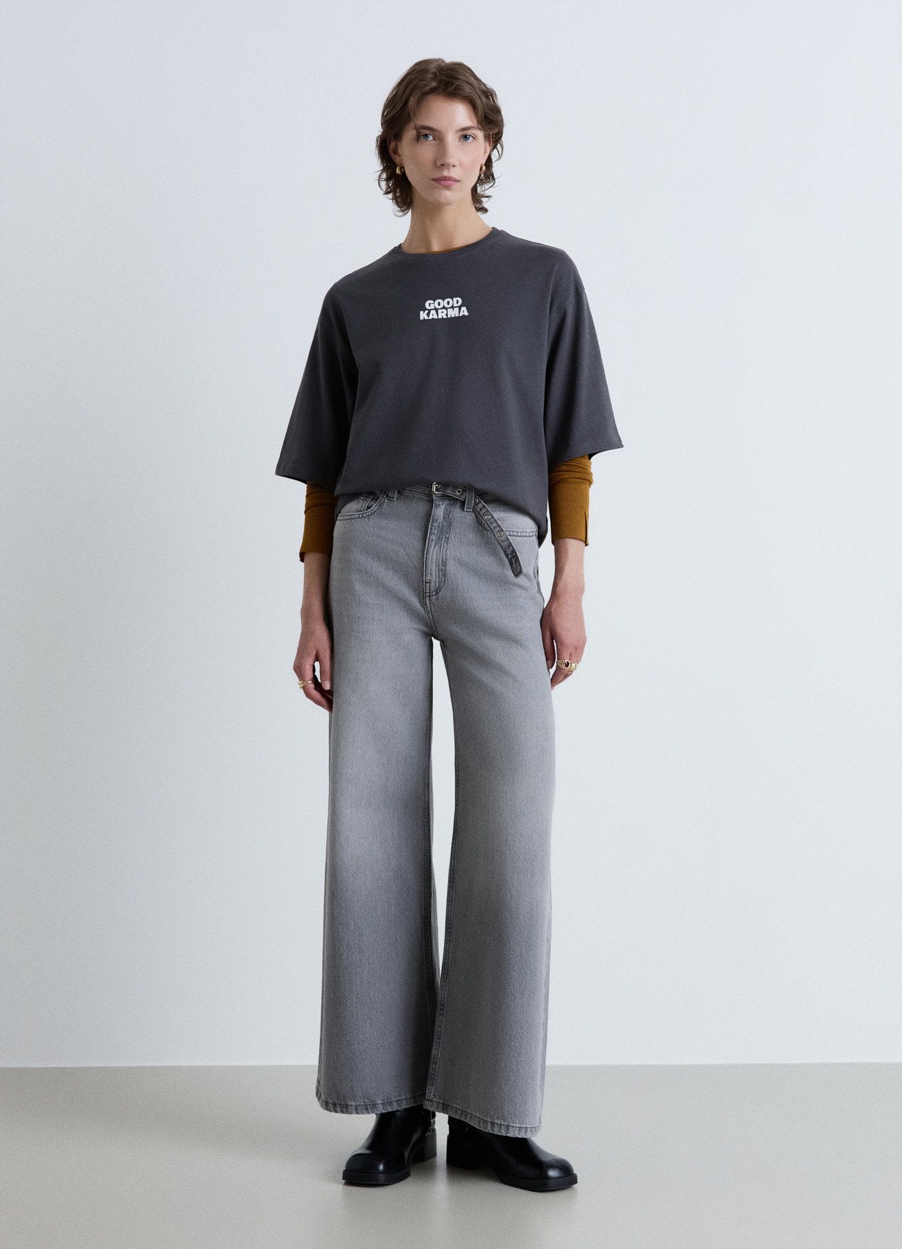Jeans super wide leg con cintura