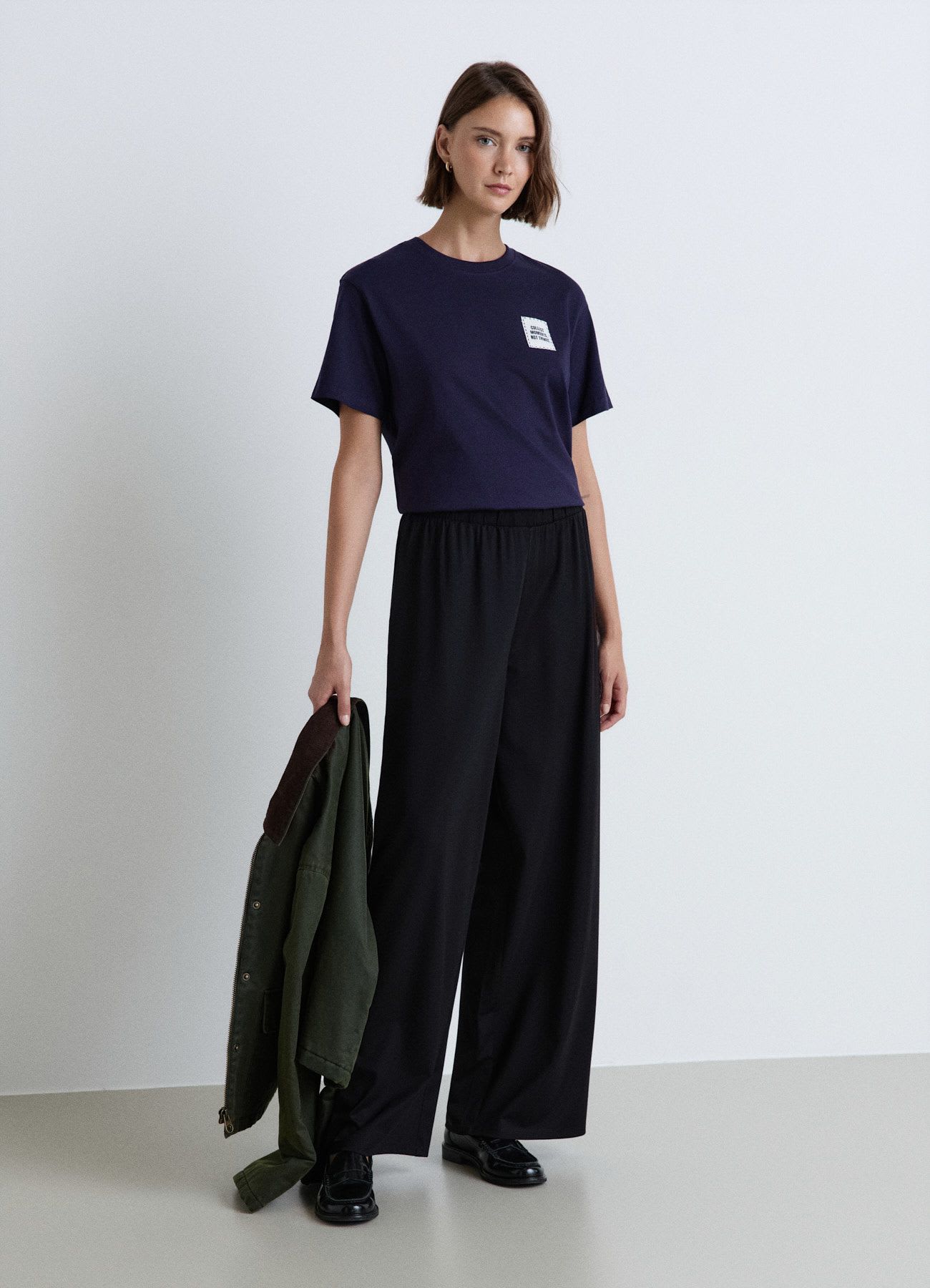 T-shirt con patch e scritta