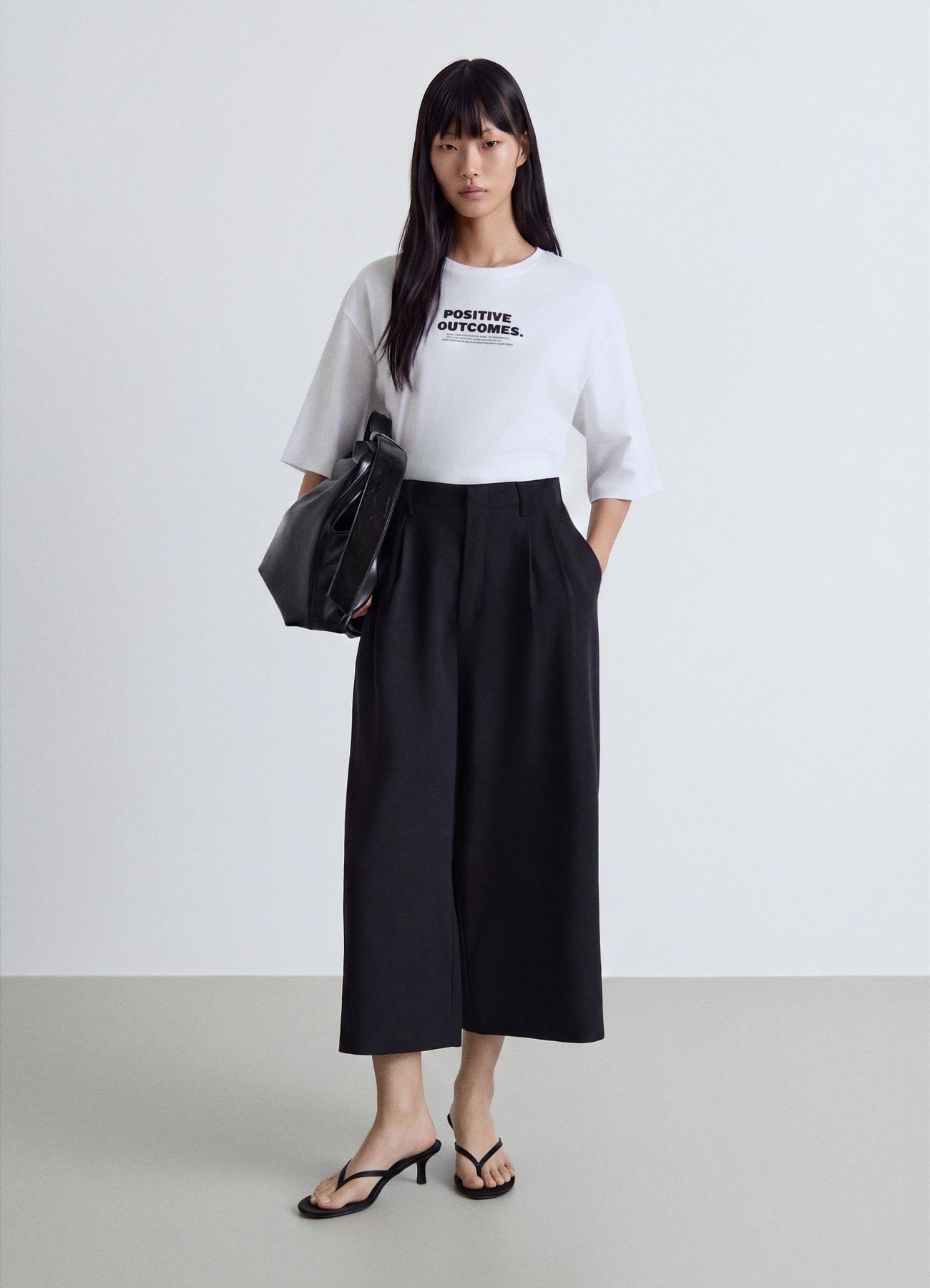 Pantaloni culotte con pinces e vita elasticizzata
