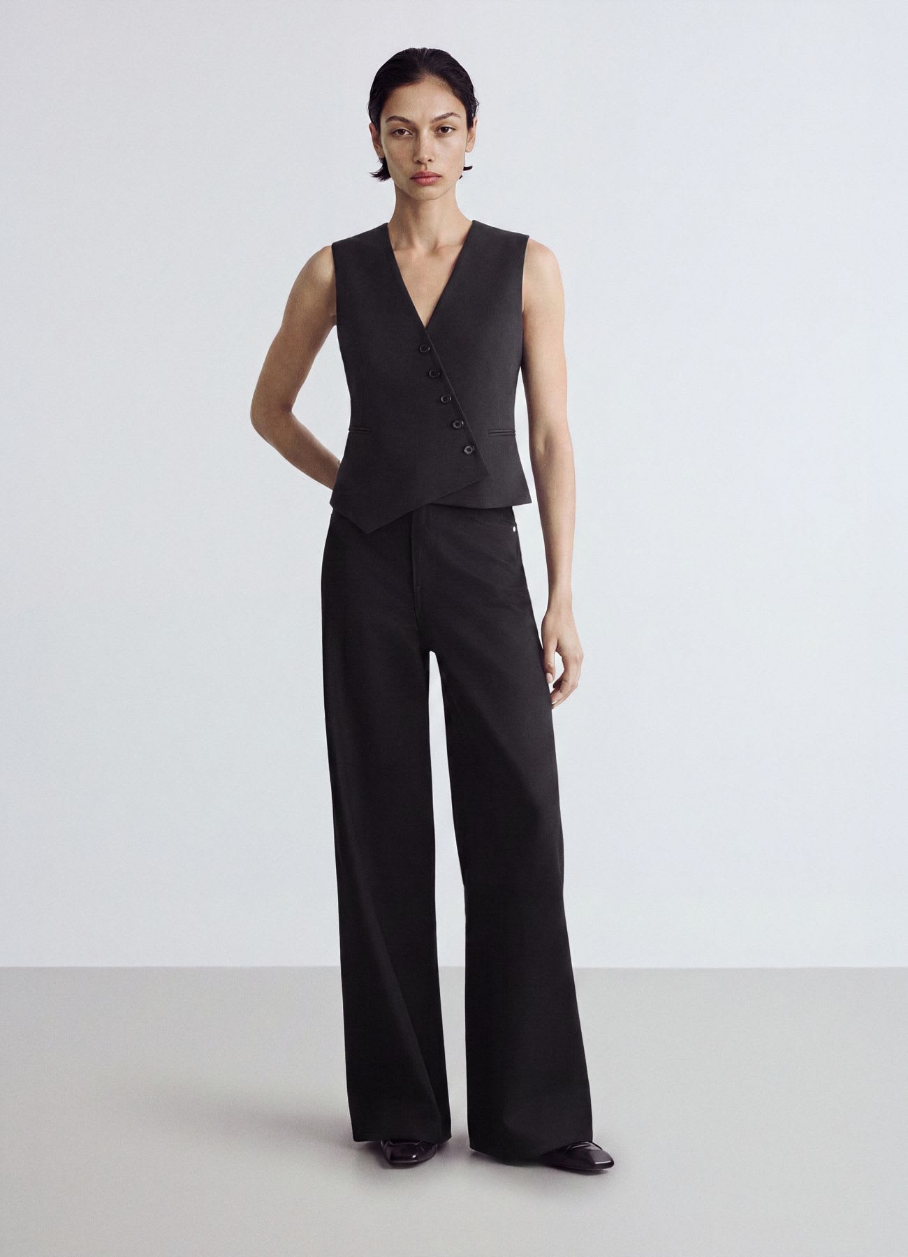 Gilet asimmetrico con cinque bottoni