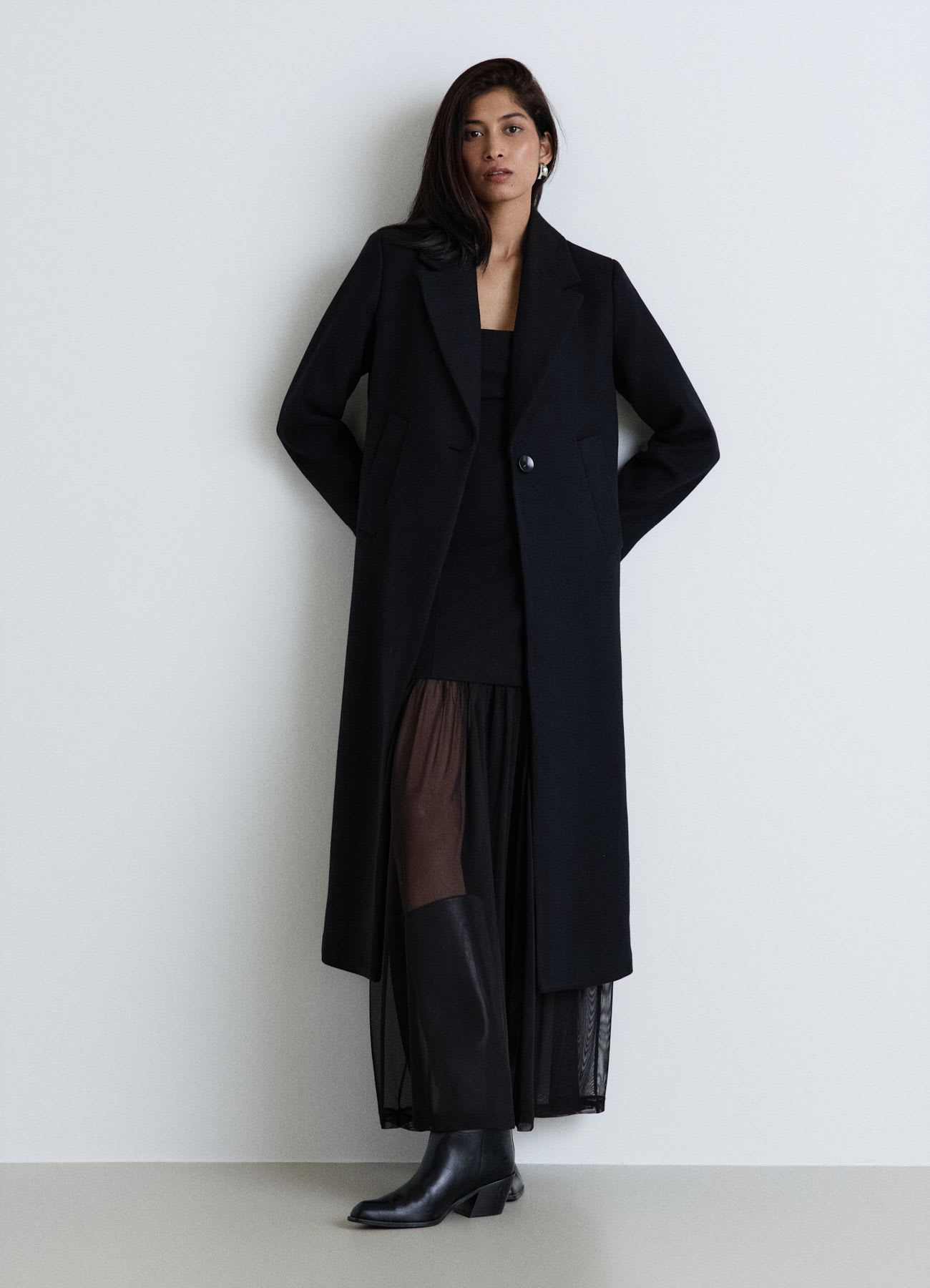 Cappotto lungo con chiusura a un bottone
