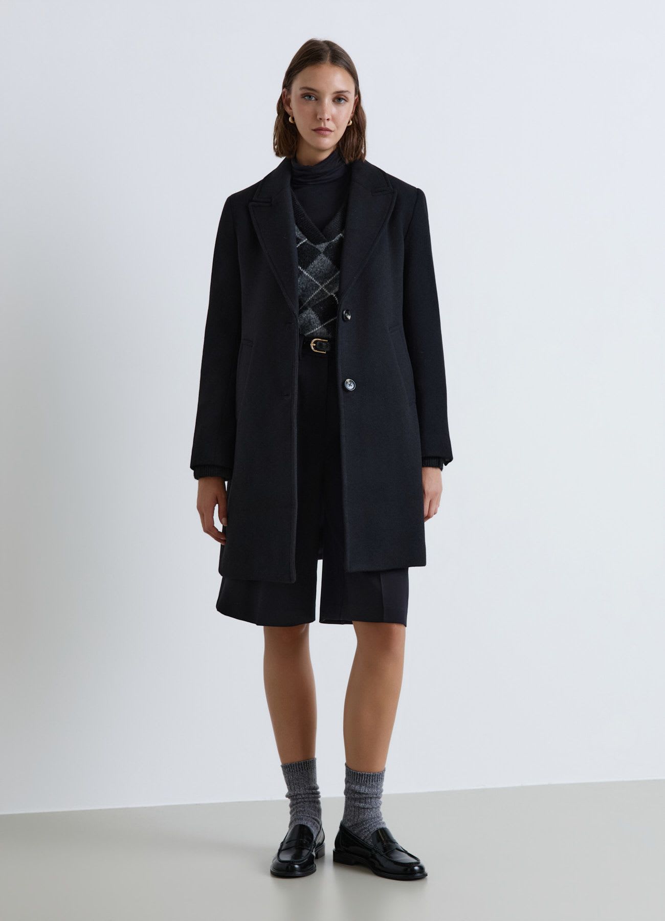 Cappotto tre quarti monopetto a due bottoni
