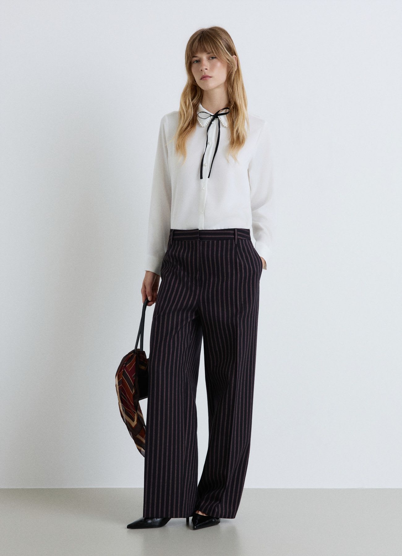 Camicia con colletto decorato e laccetto
