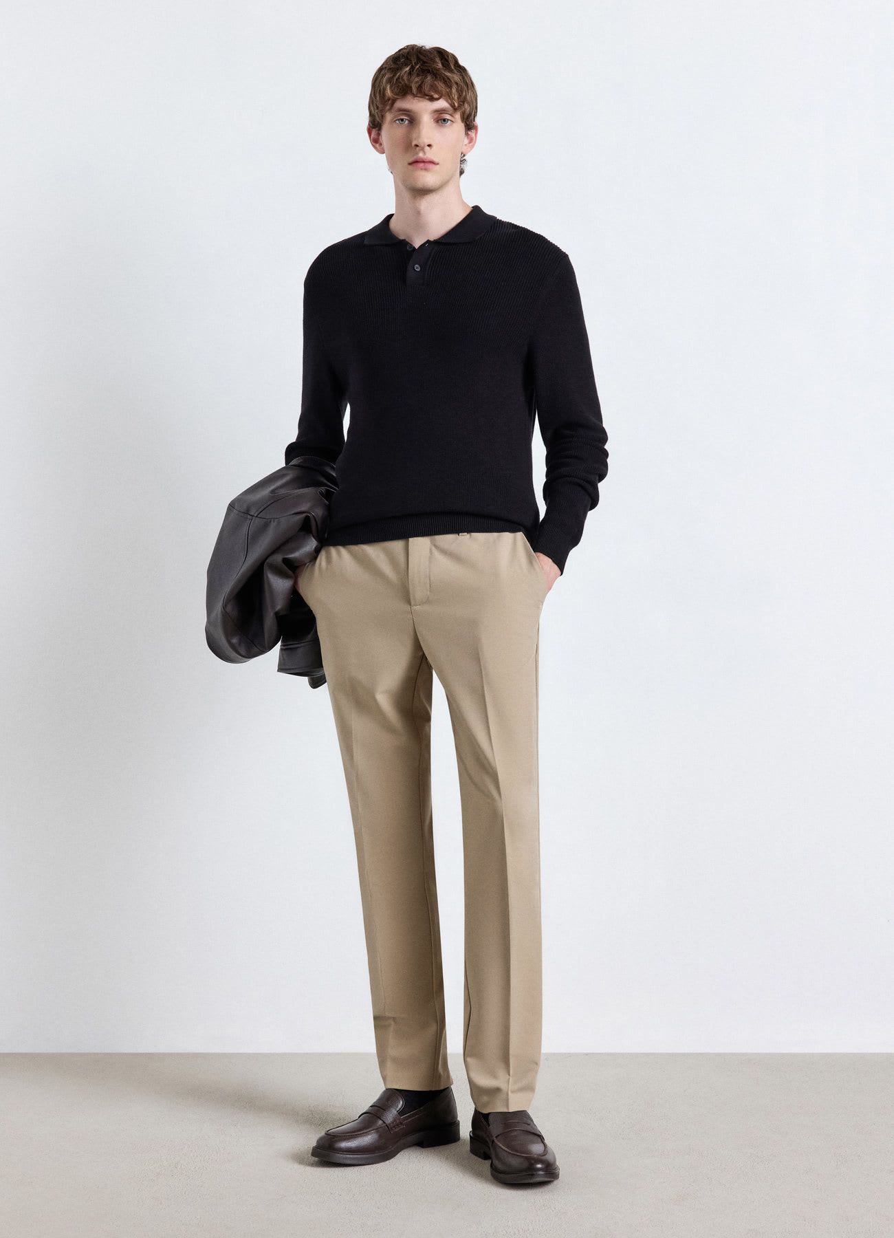 Pantaloni regular con cintura allungata