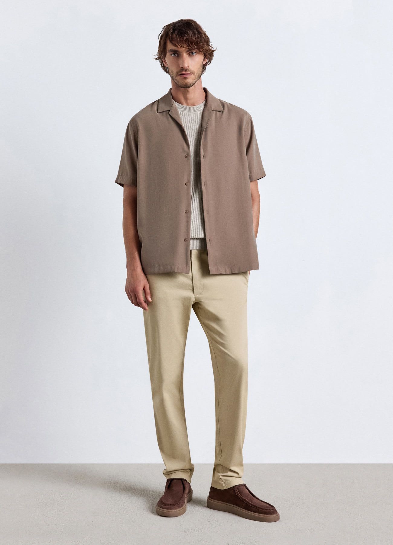 Pantaloni chinos regular a tinta unita