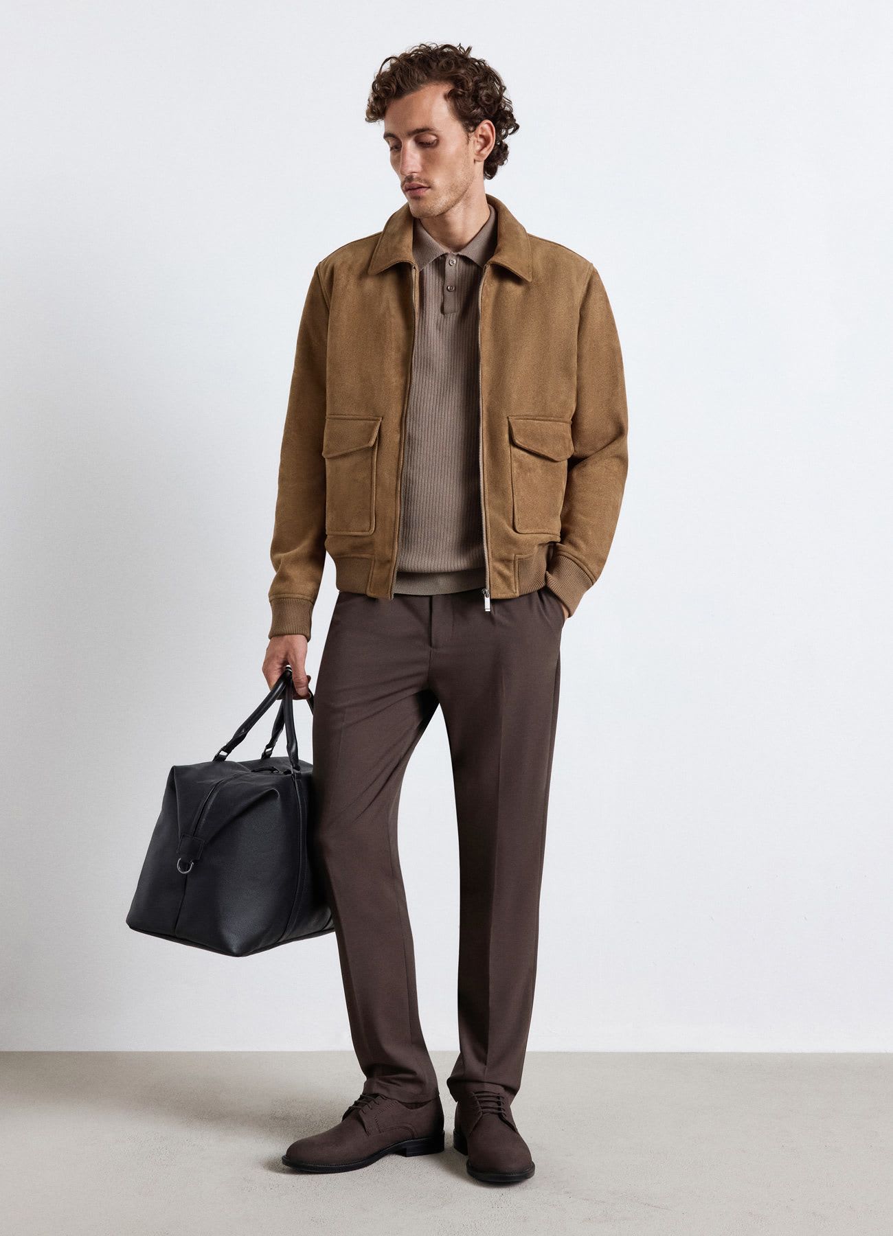 Pantaloni regular con tasche alla francese