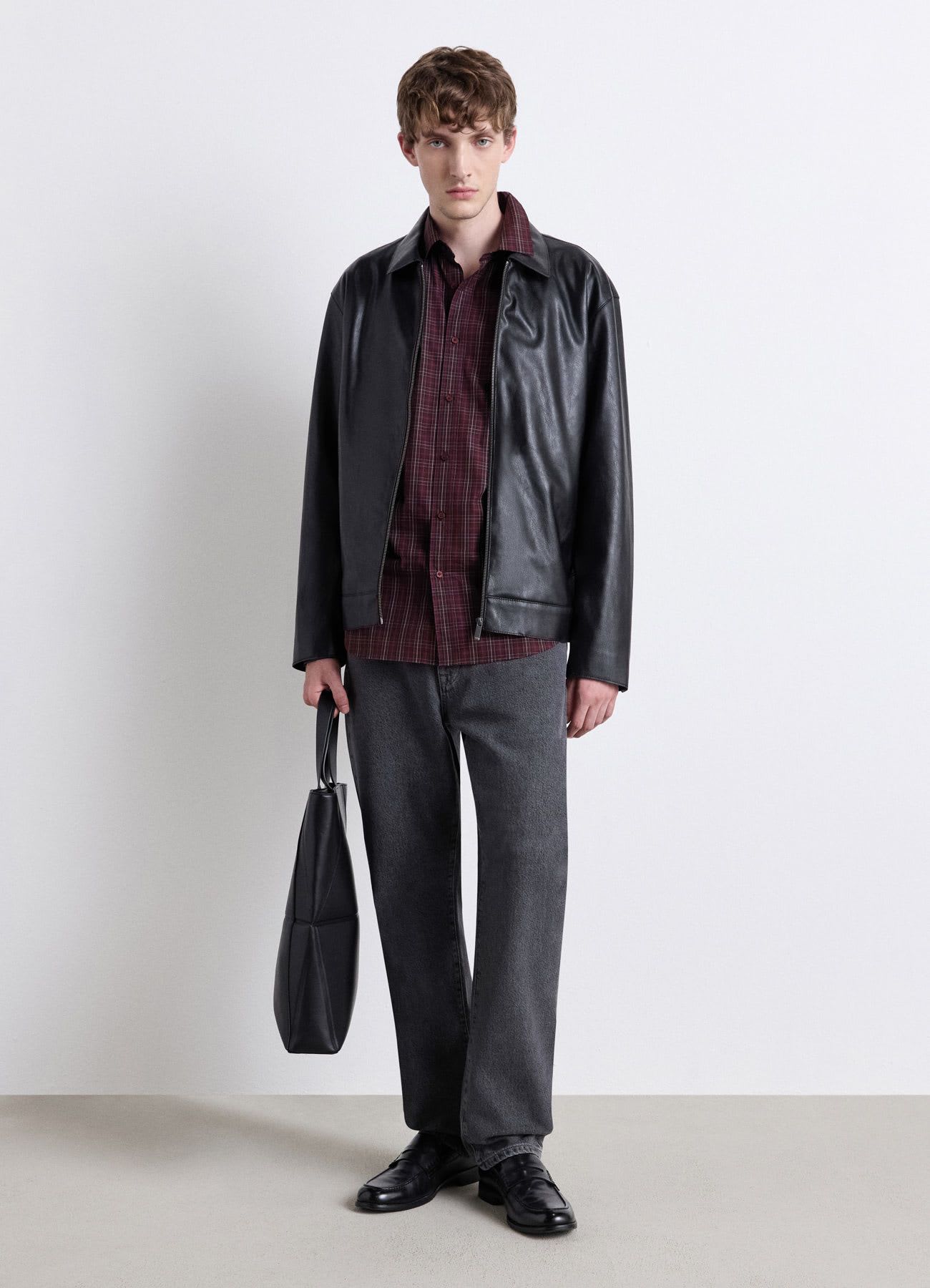 Giacca simil pelle con colletto classico e zip