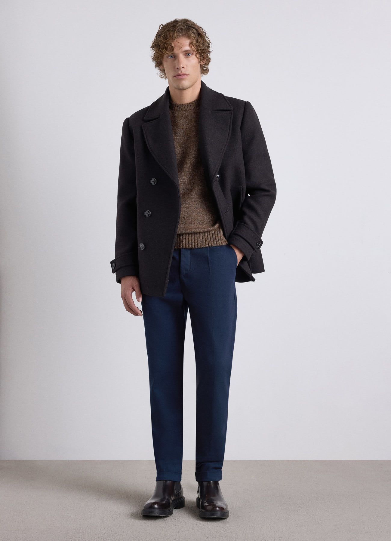Pantaloni chinos con bottoni in vita