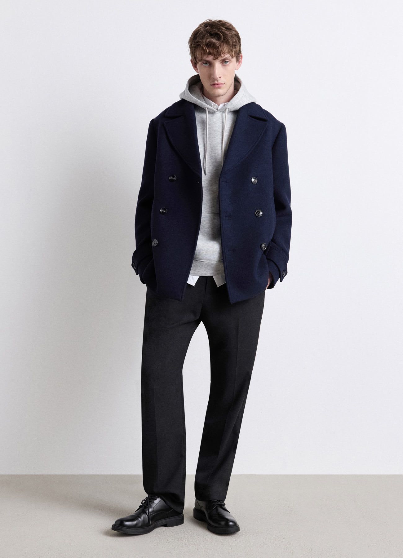 Cappotto doppiopetto con rever ampio
