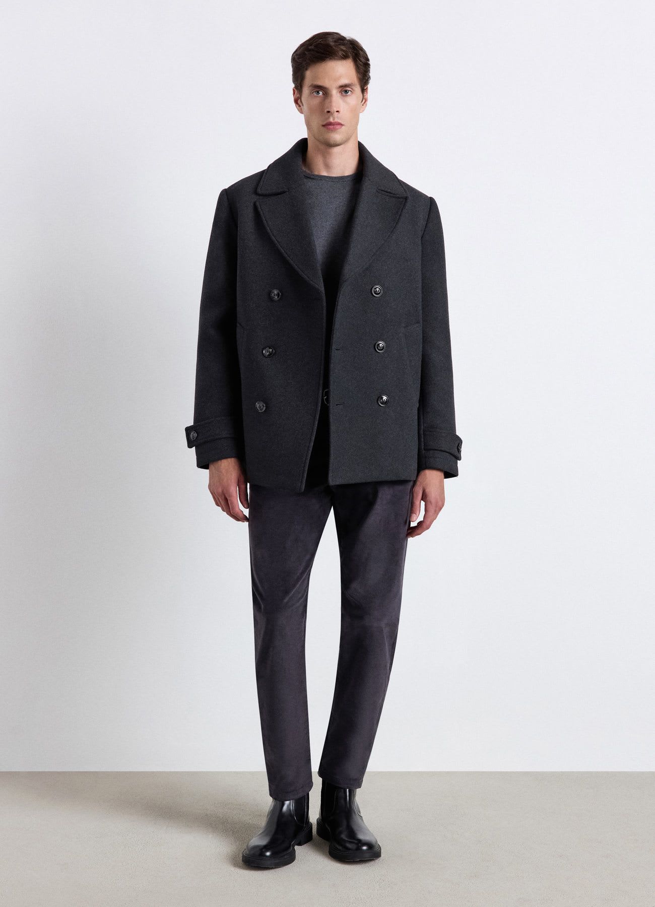 Cappotto doppiopetto con rever ampio
