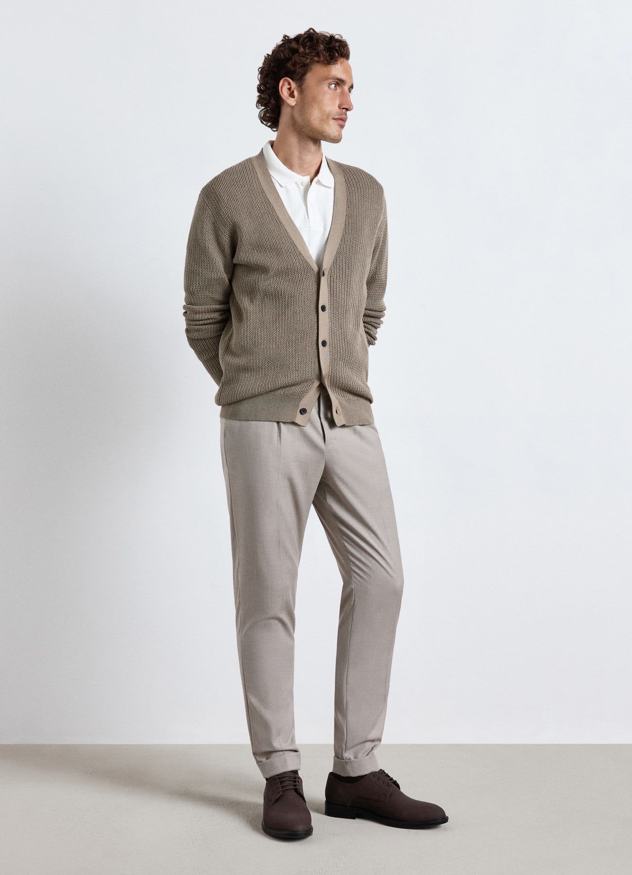 Pantaloni slim con cintura alta e tasche alla francese