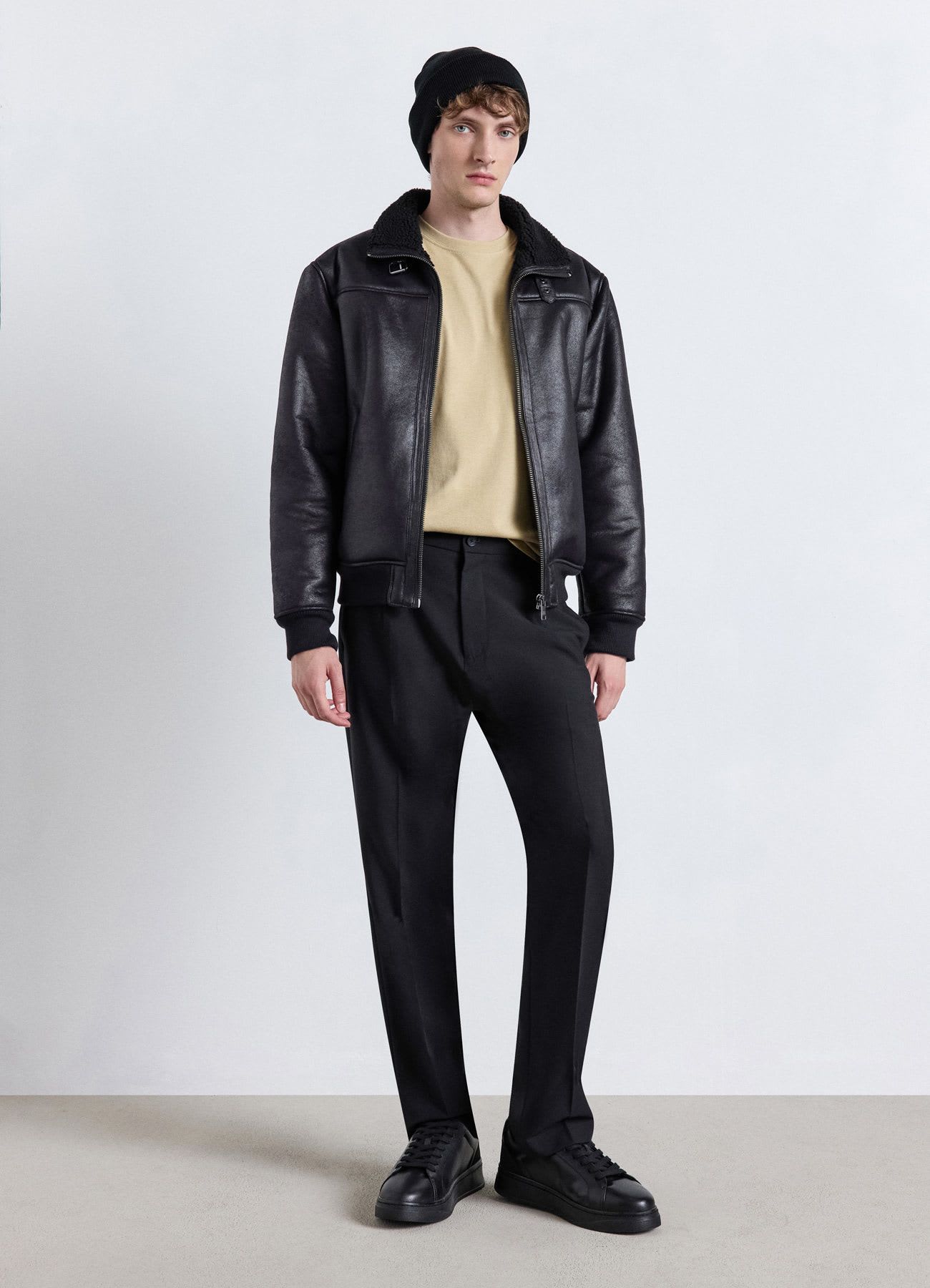 Giubbotto biker con colletto alto e zip