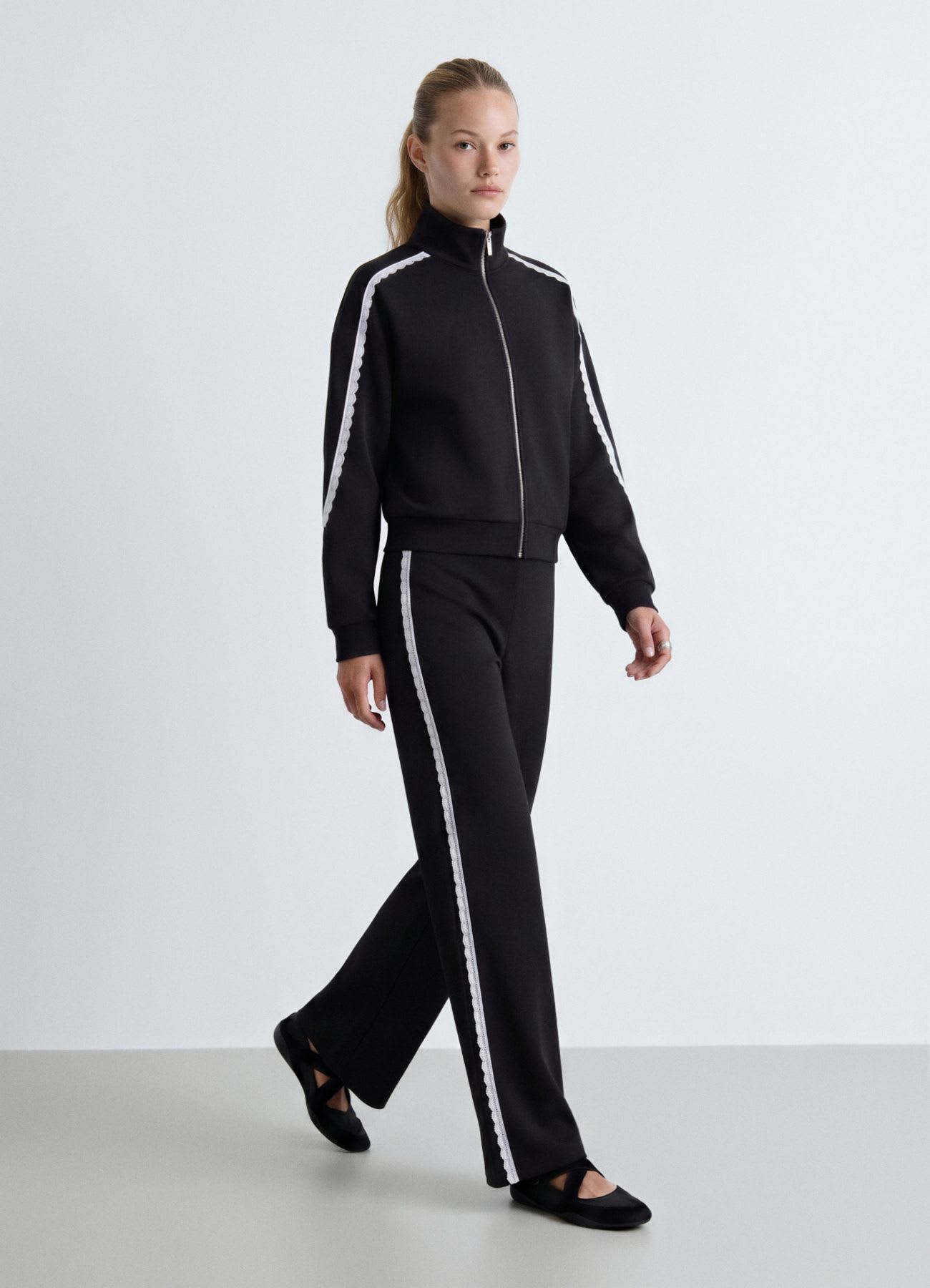 Leggings lunghi a zampa con inserto in pizzo