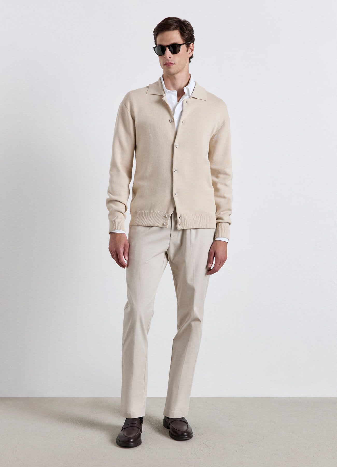 Cardigan in maglia con colletto e bottoni