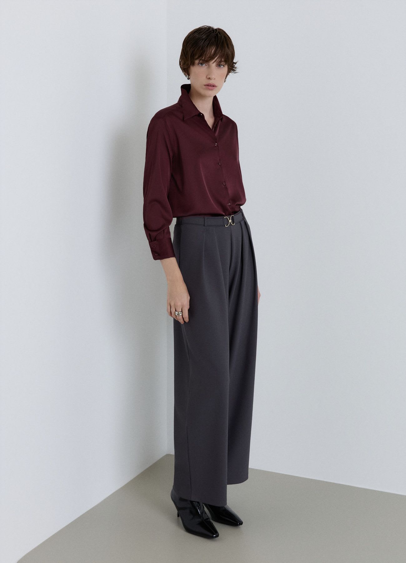Pantaloni palazzo con cintura