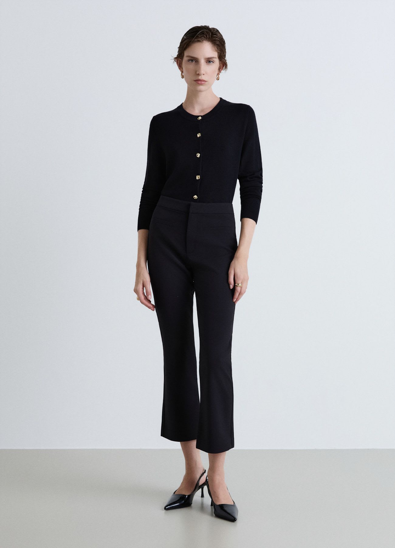 Cardigan girocollo con bottoni