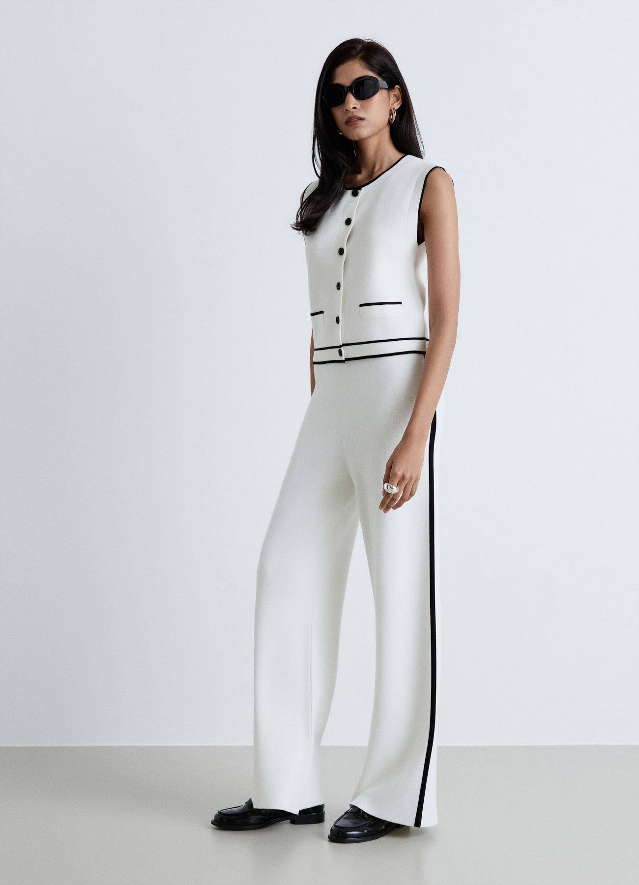 Gilet in maglia con profili a contrasto