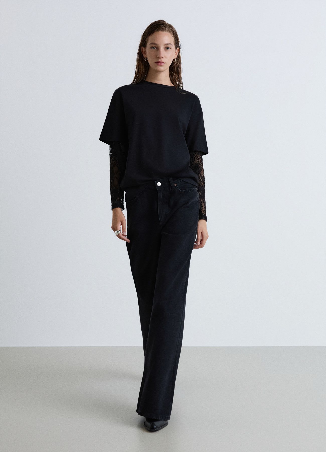 T-shirt con maniche in pizzo