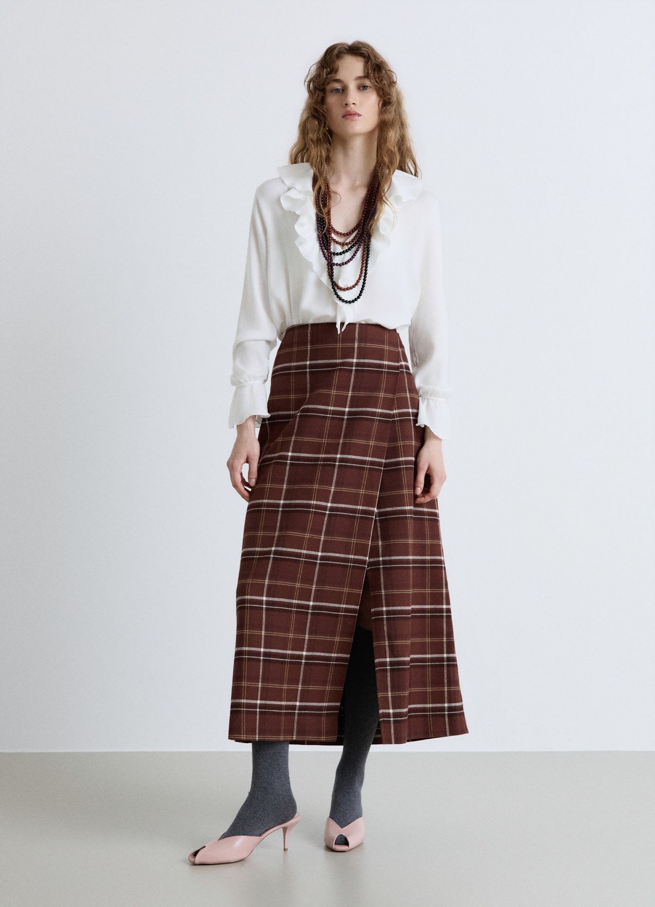 Blusa con volant similsatin