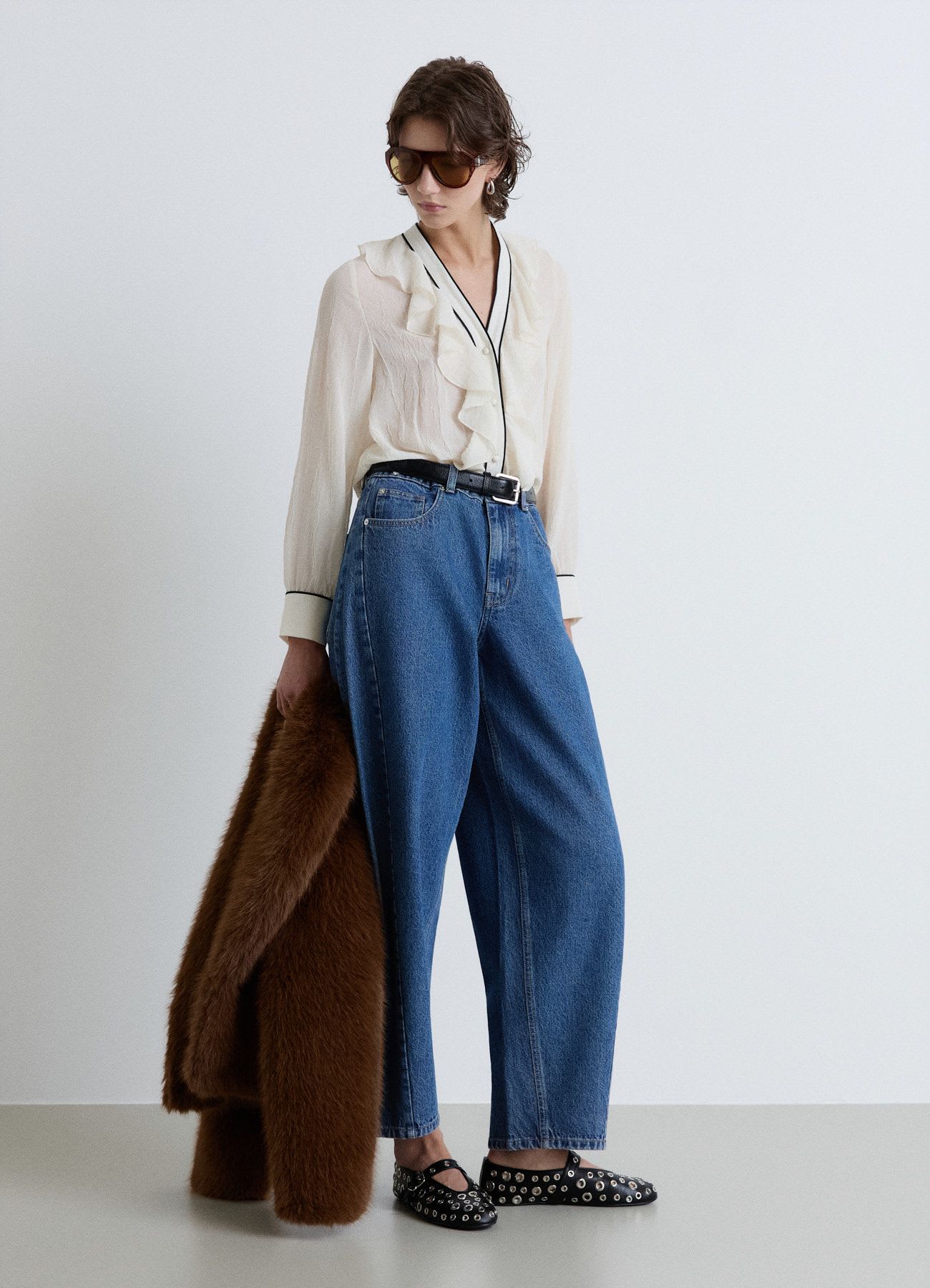 Camicia con rouches e profili a contrasto