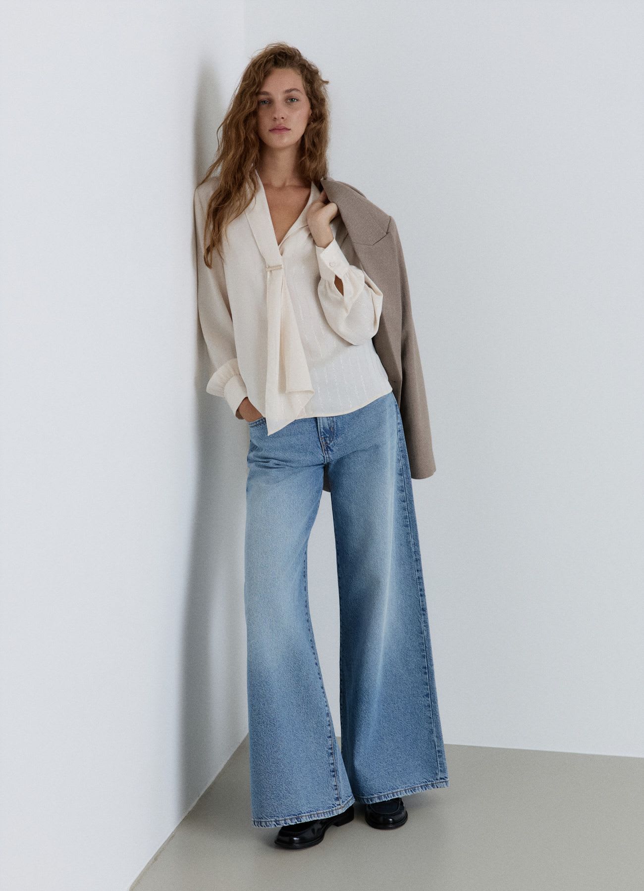 Blusa con rever sciallato a righe