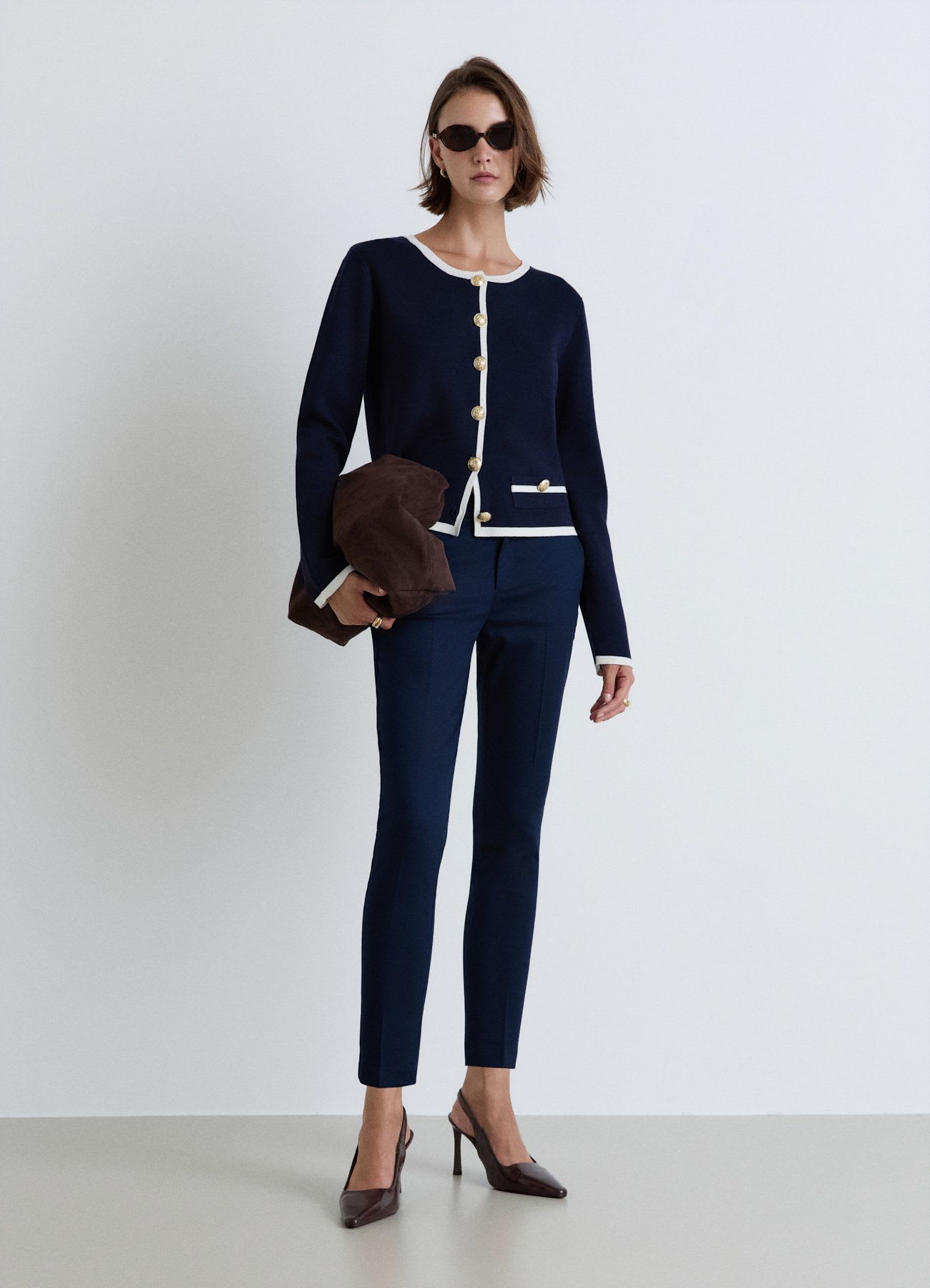 Cardigan con profili a contrasto e bottoni gioiello