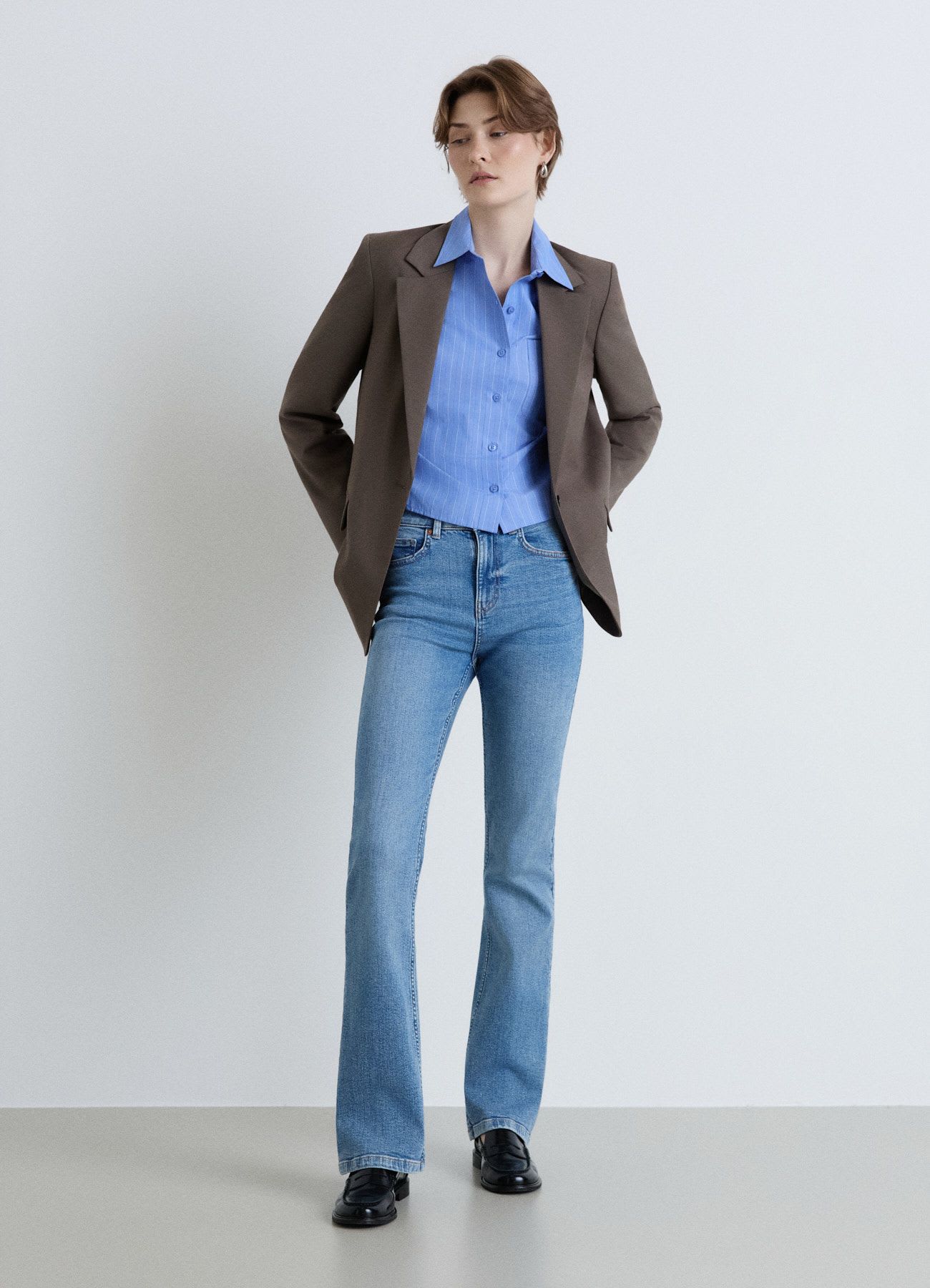 Jeans bootcut a vita media