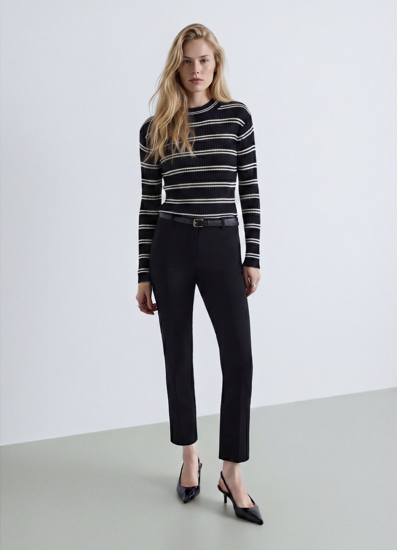 T-shirt a righe con collo alto