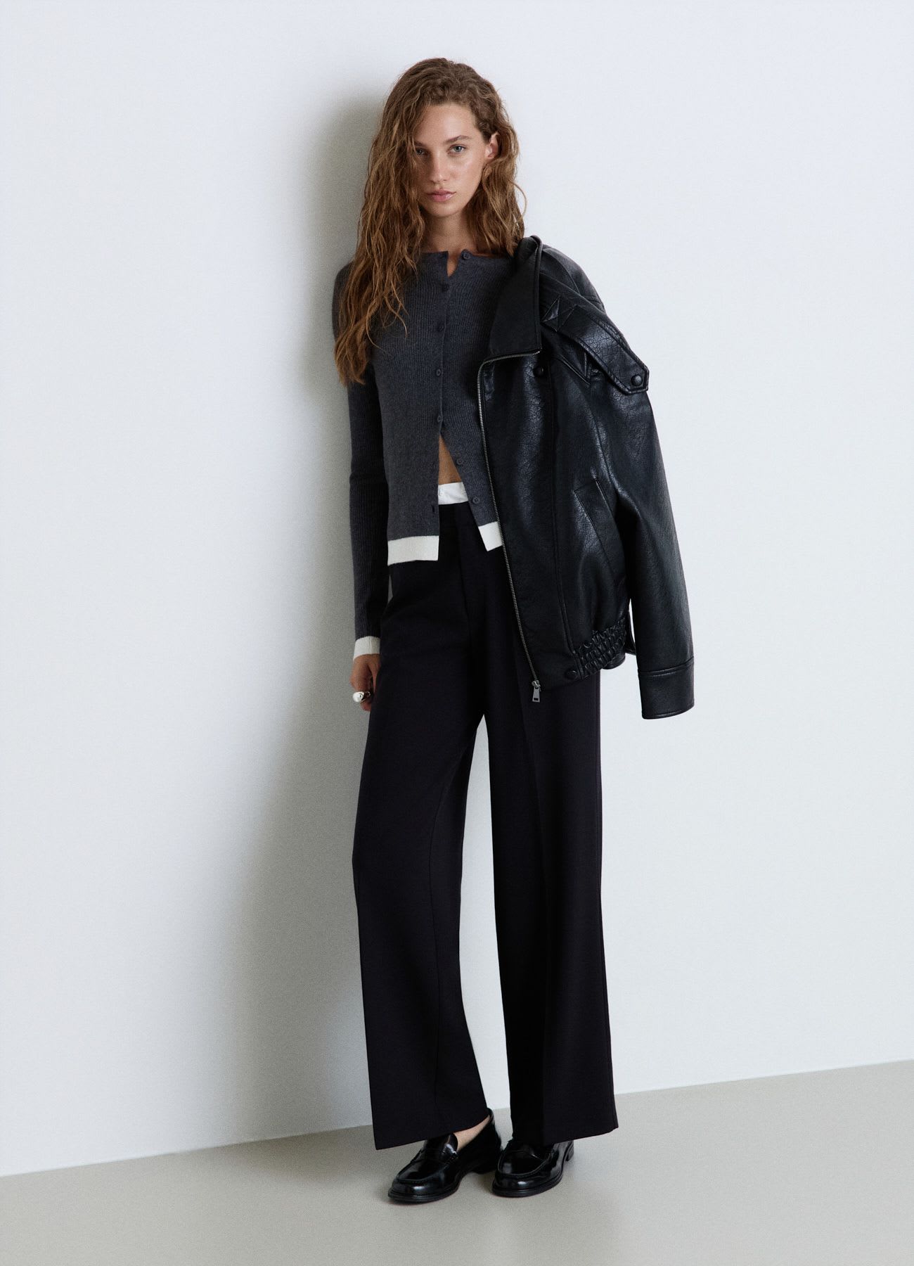 Cardigan a costine con bottoni